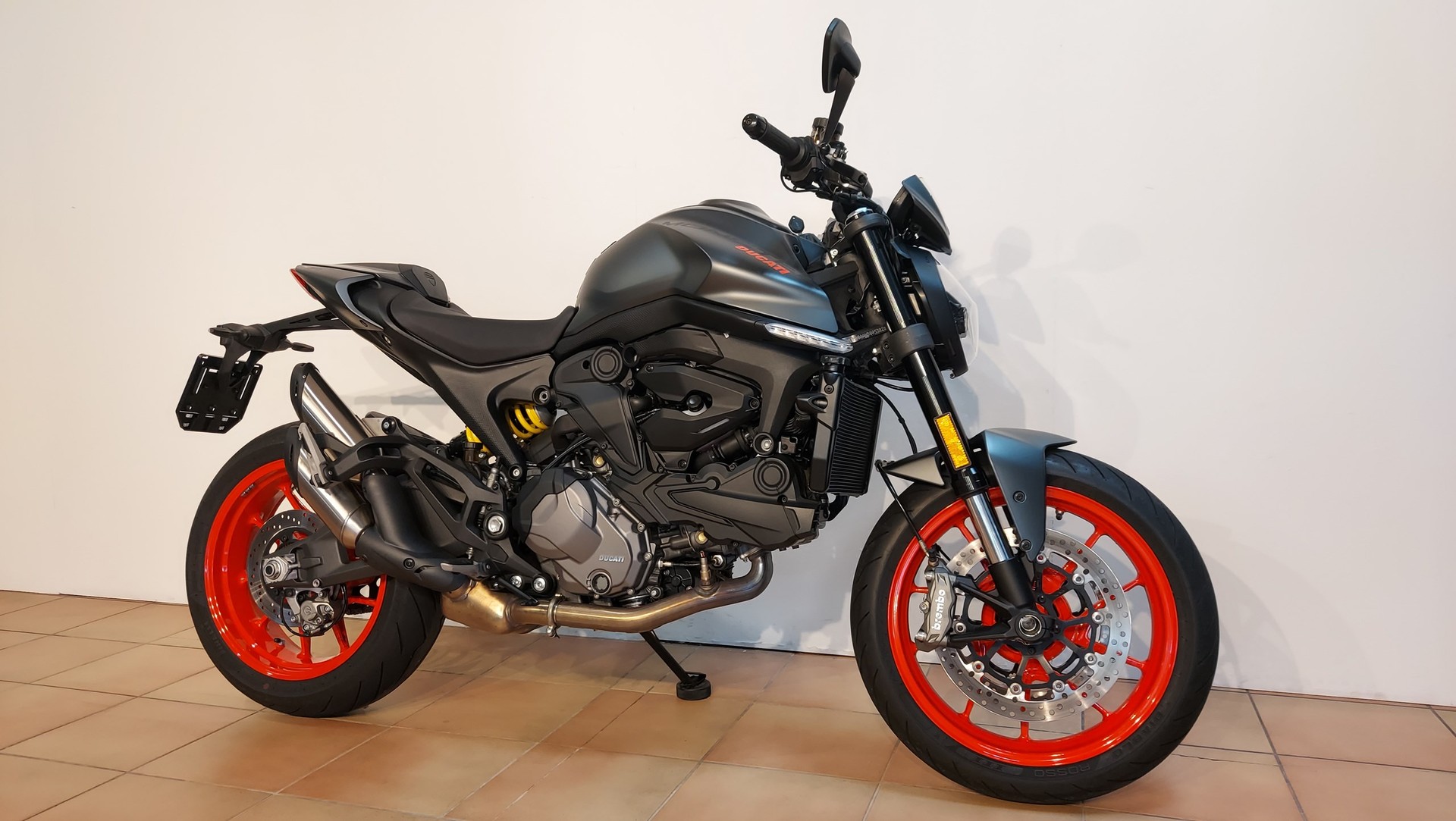 DUCATI Monster + 937-showroom-element-2