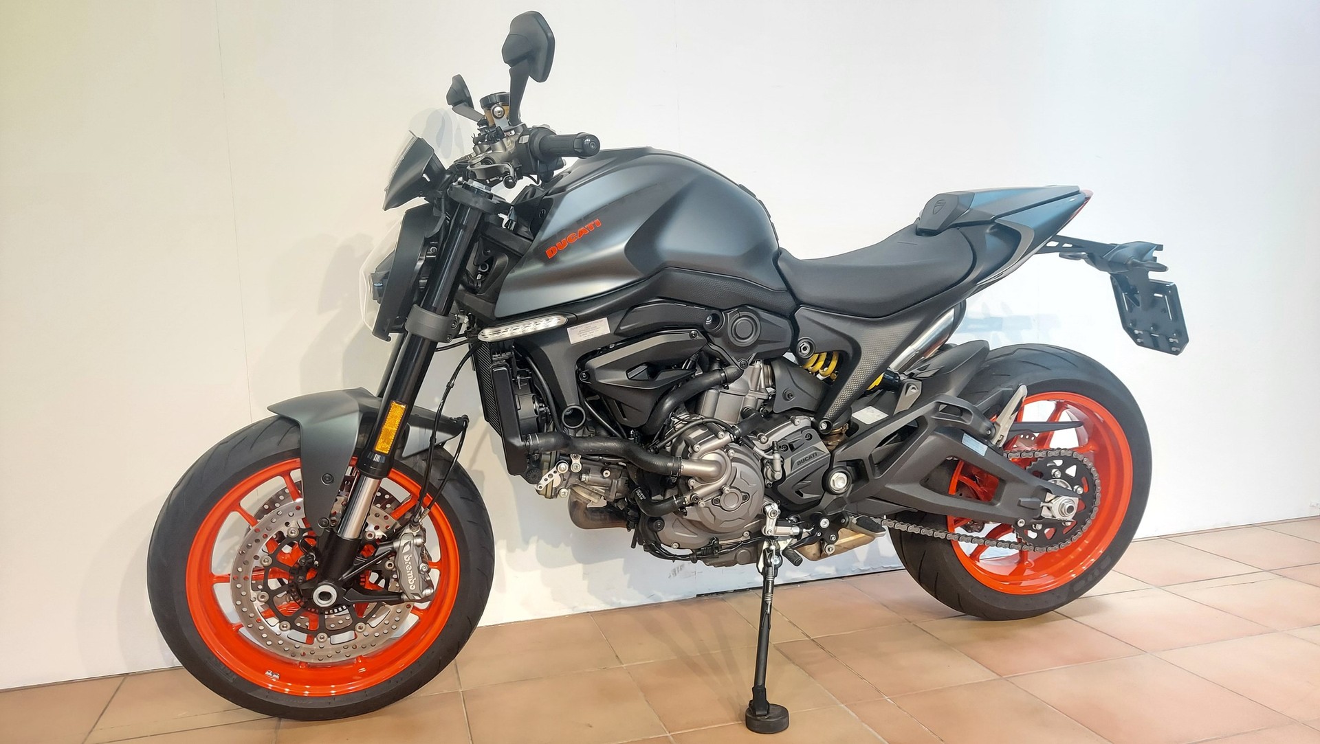 DUCATI Monster + 937-showroom-element-3
