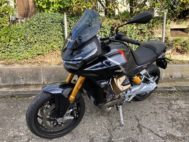 MOTO GUZZI V100 Mandello S-showroom-element-1