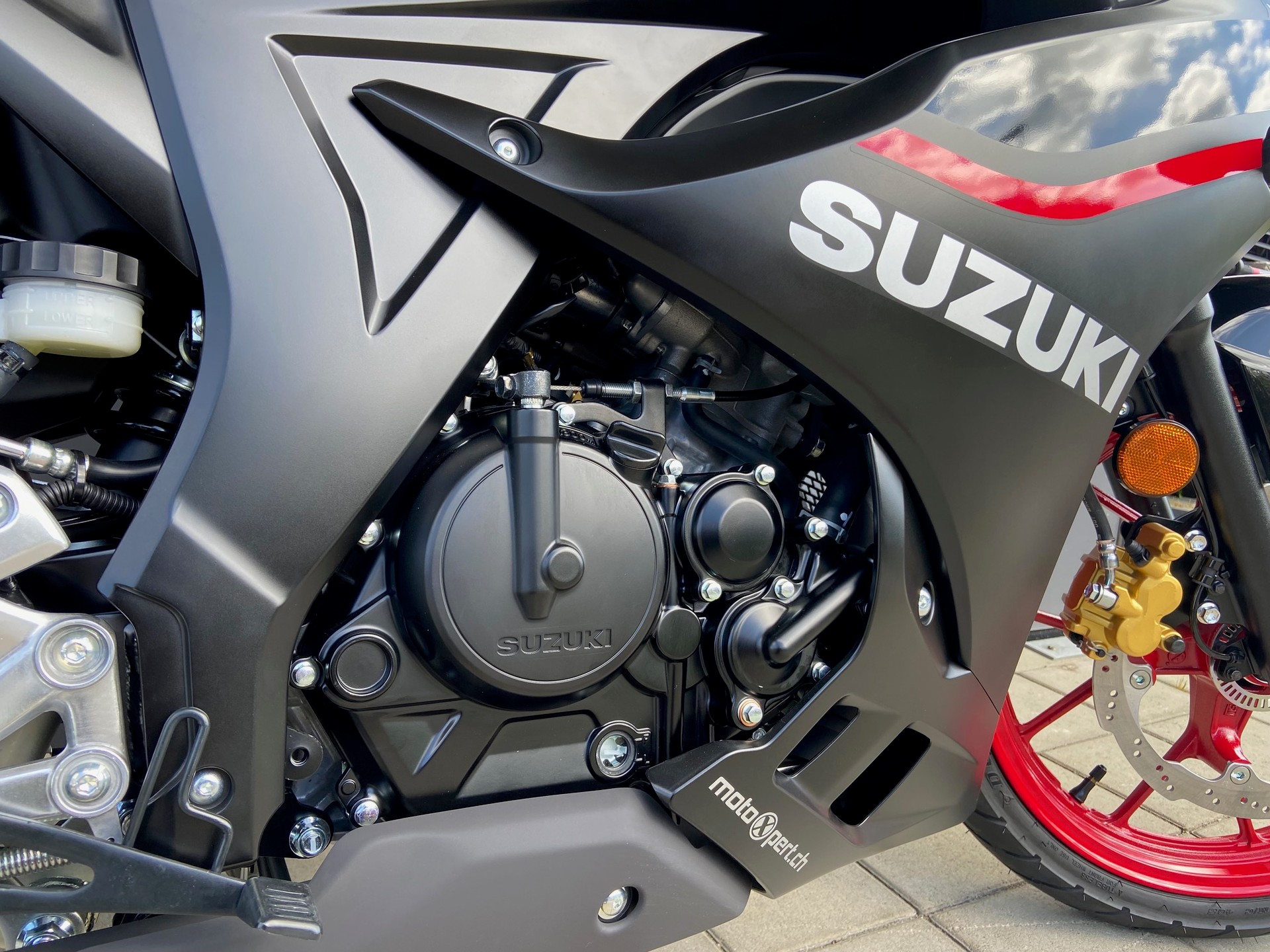 SUZUKI GSX-R 125-showroom-element-1