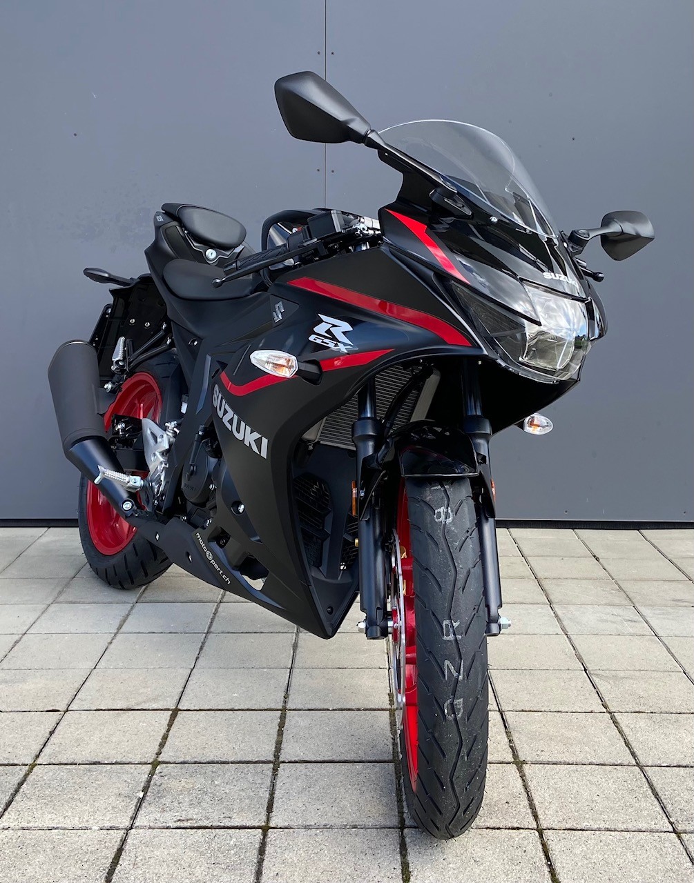 SUZUKI GSX-R 125-showroom-element-3