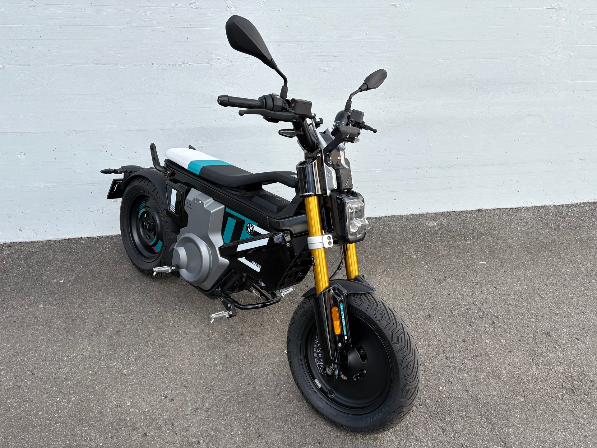 BMW CE 02-image-2