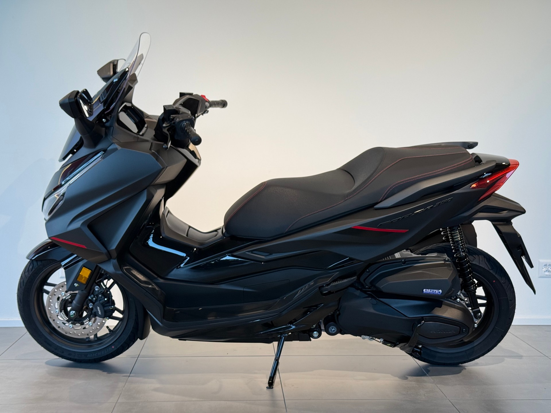 HONDA NSS 350 Special Edition-showroom-element-2