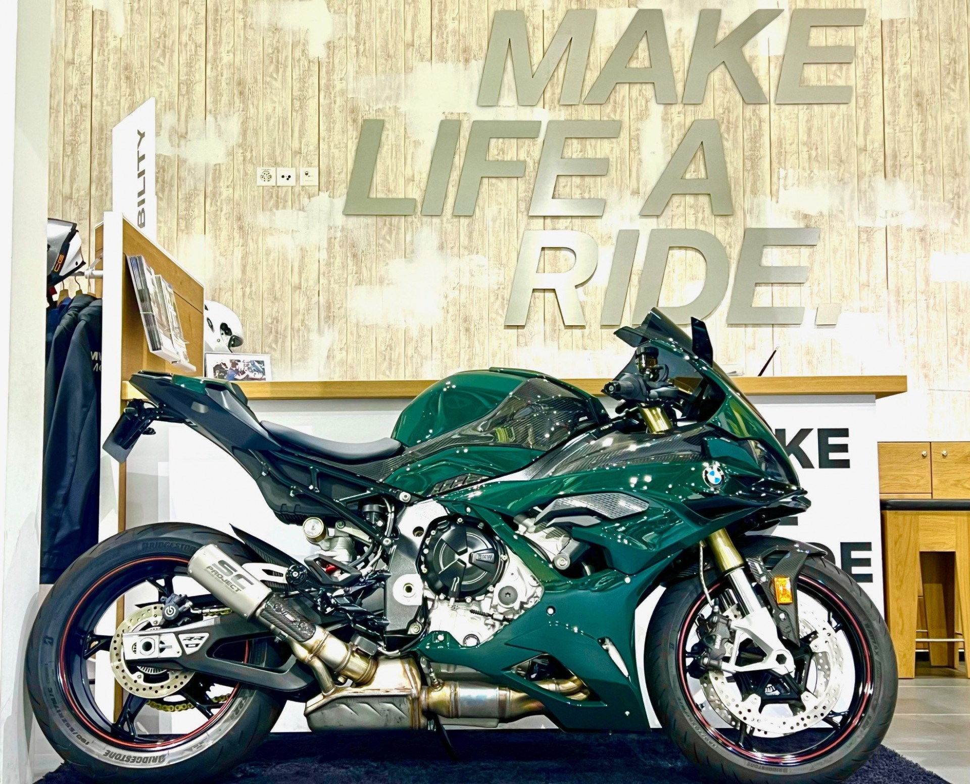 BMW S 1000 RR Passion British Racing Green-showroom-element-1