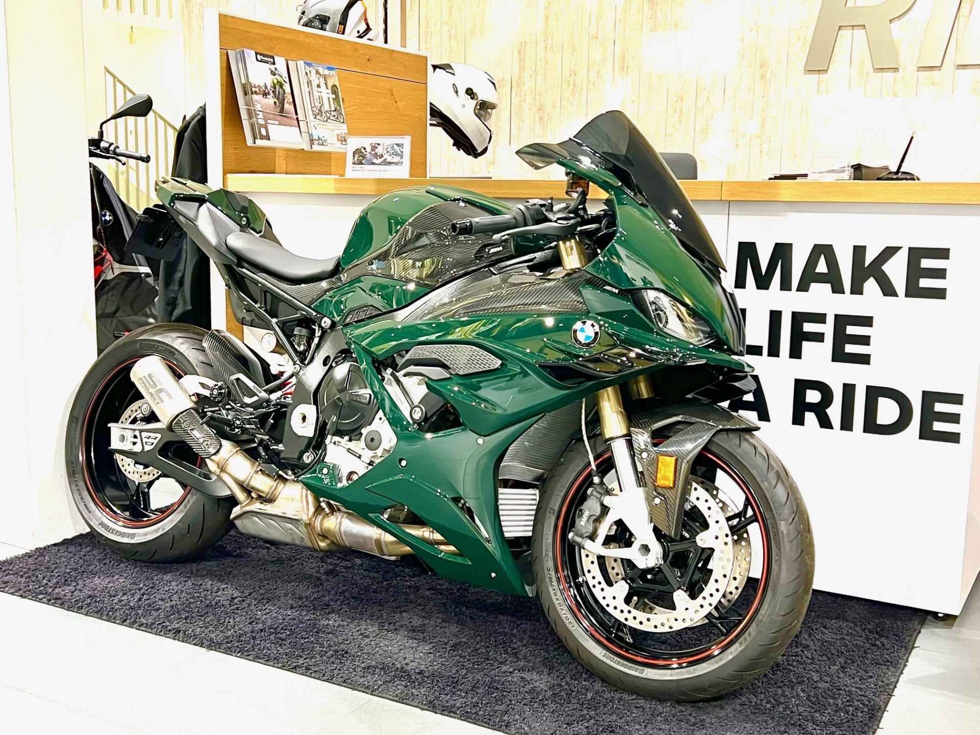 BMW S 1000 RR Passion British Racing Green-showroom-element-2
