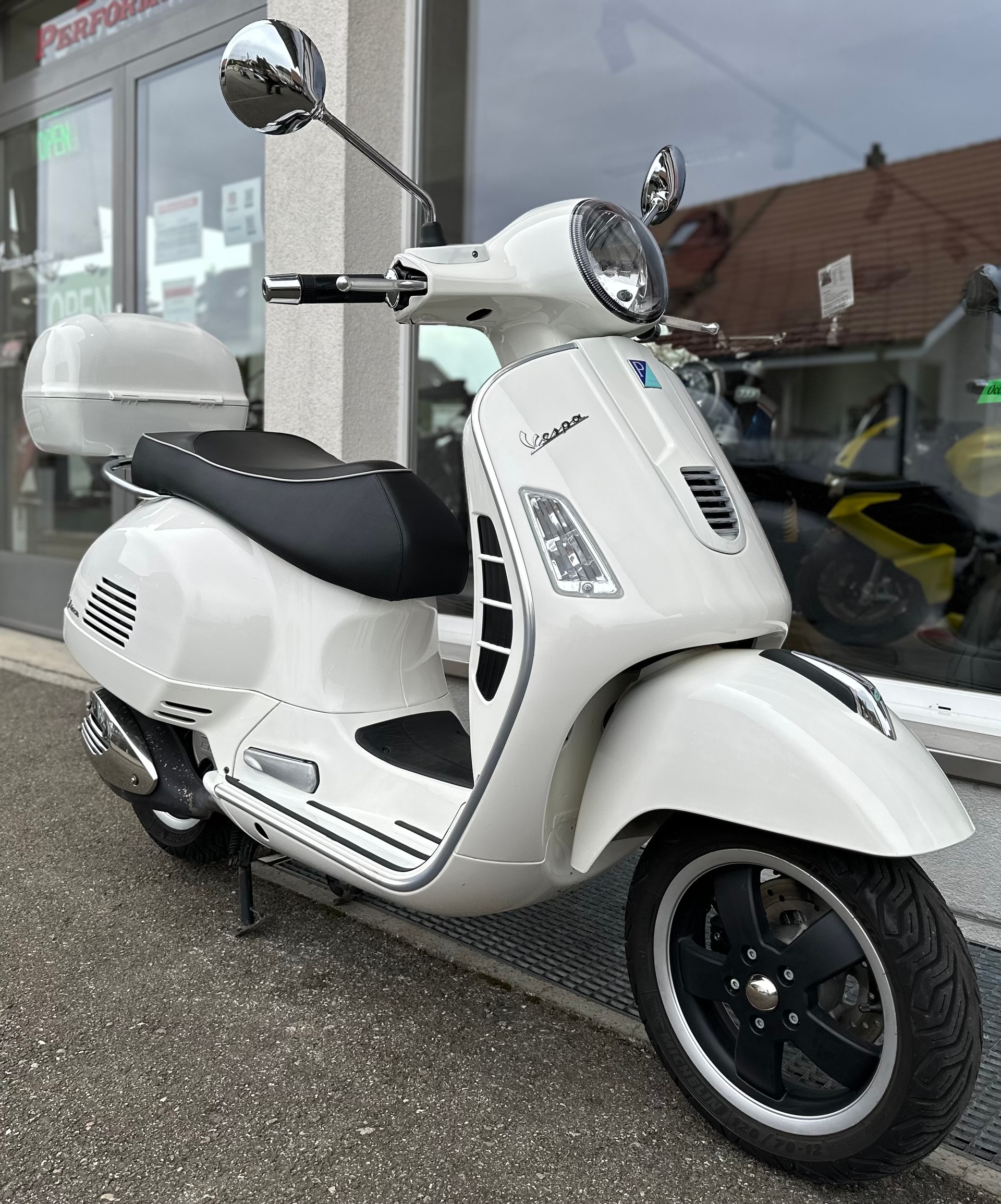 PIAGGIO Vespa GTS Super 125 i.e.-showroom-element-2