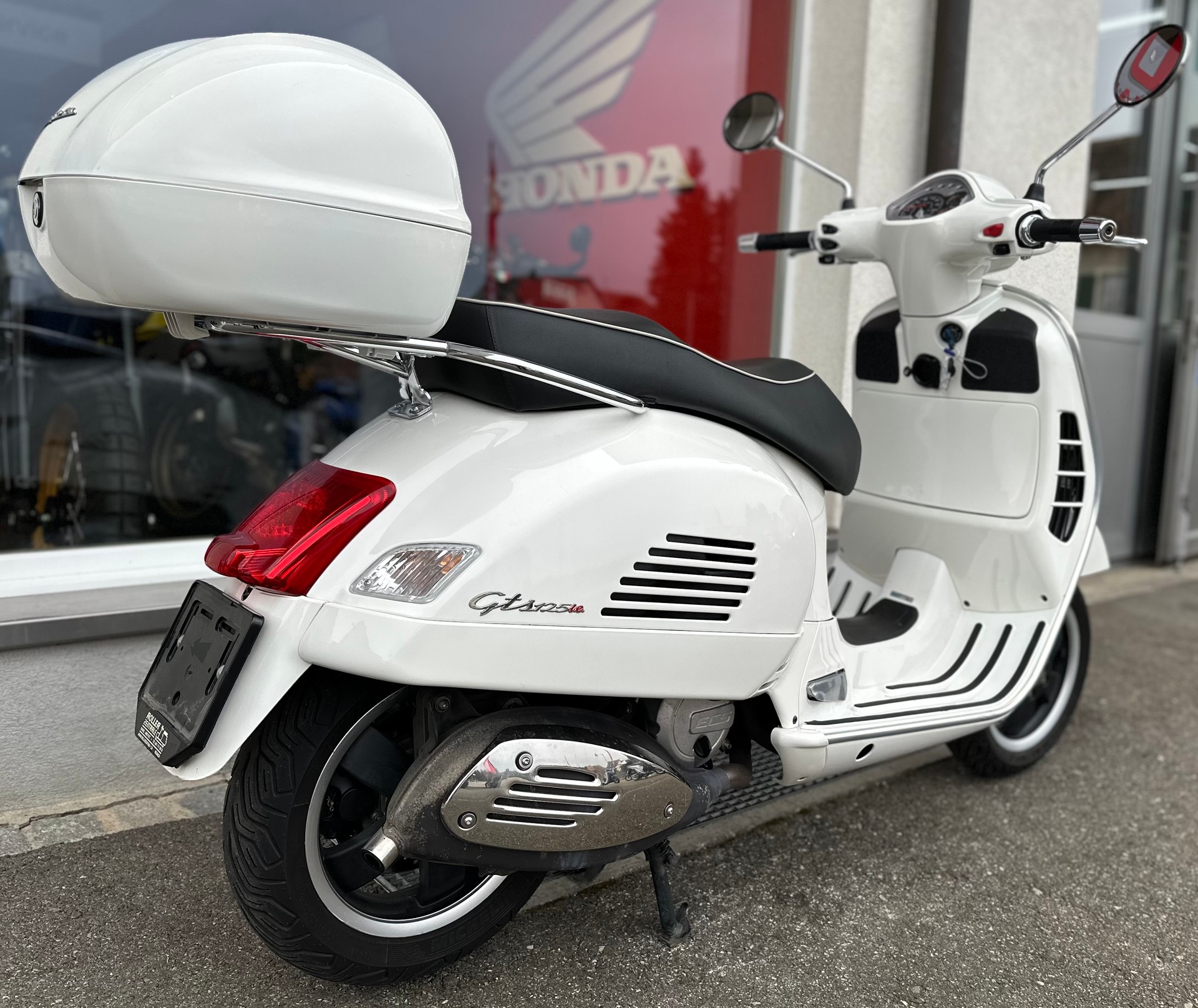 PIAGGIO Vespa GTS Super 125 i.e.-showroom-element-3
