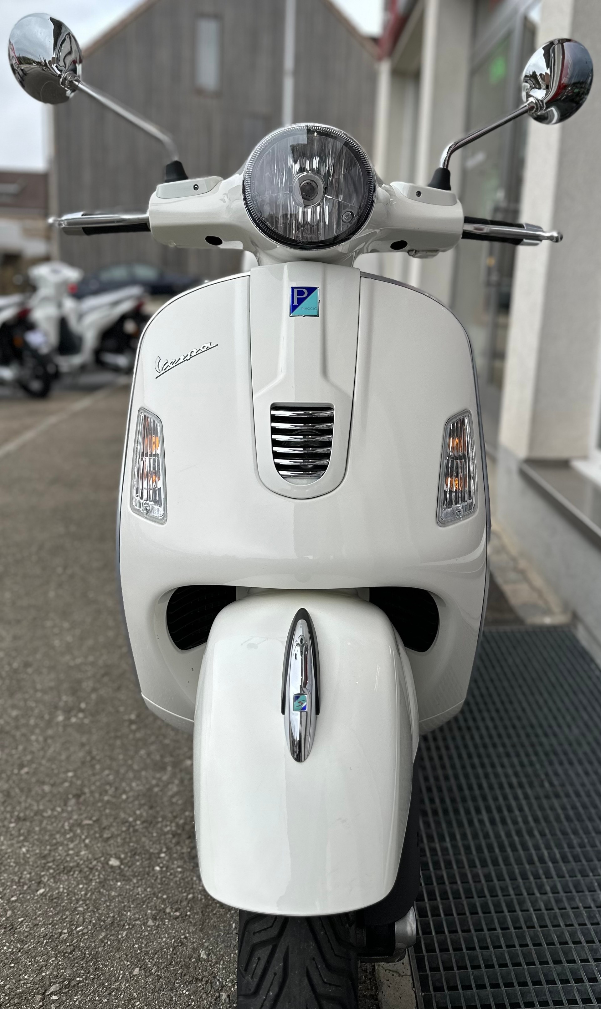 PIAGGIO Vespa GTS Super 125 i.e.-showroom-element-1