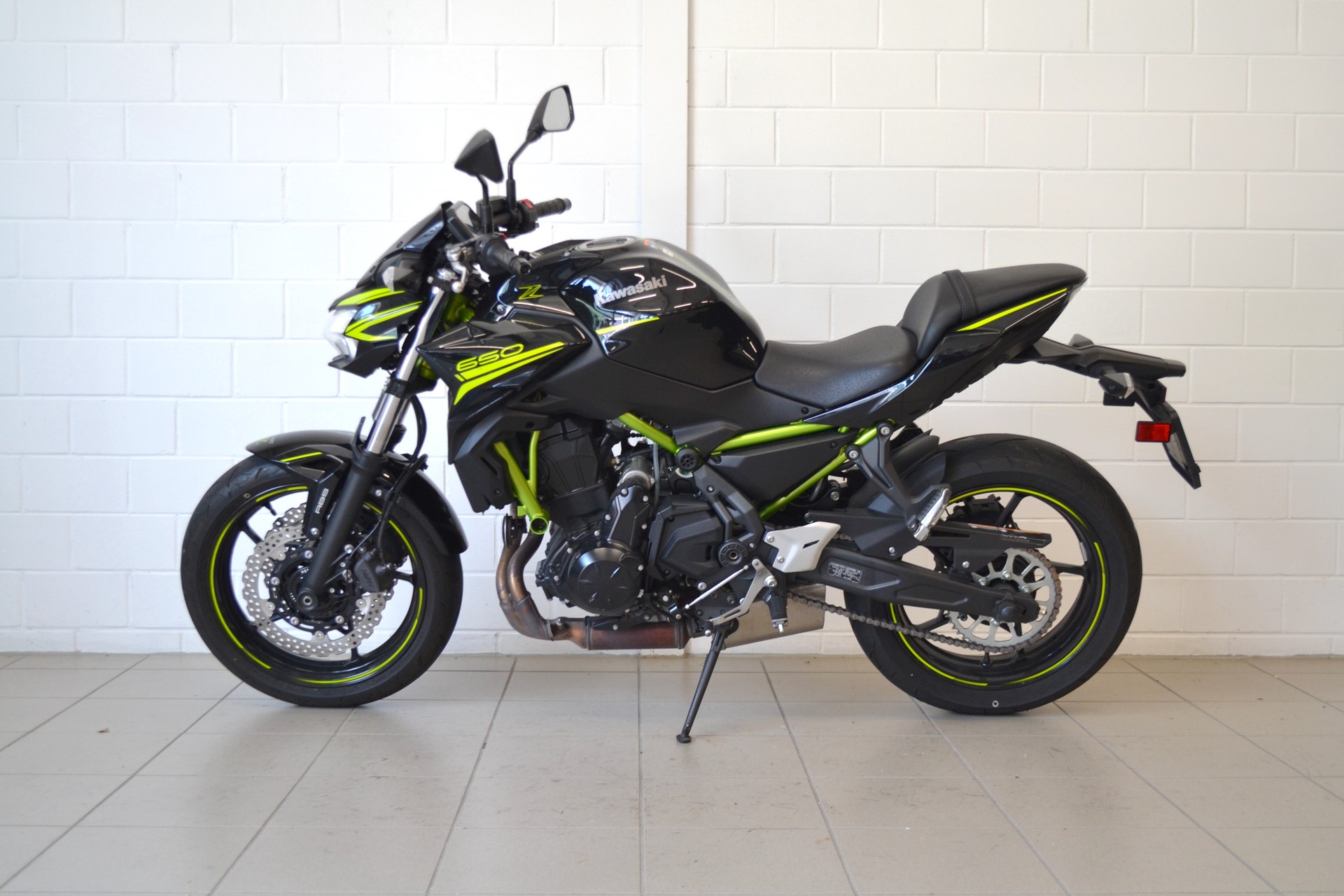 KAWASAKI Z 650-showroom-element-2