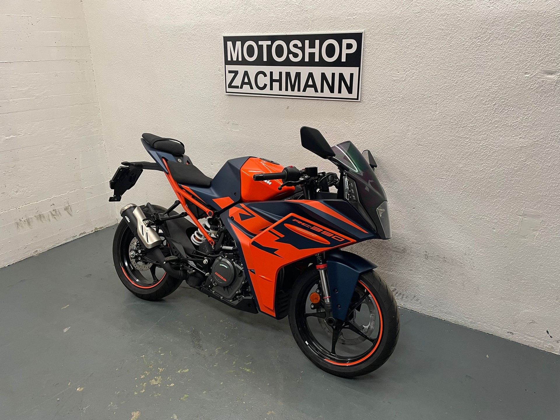 KTM RC 390-showroom-element-2