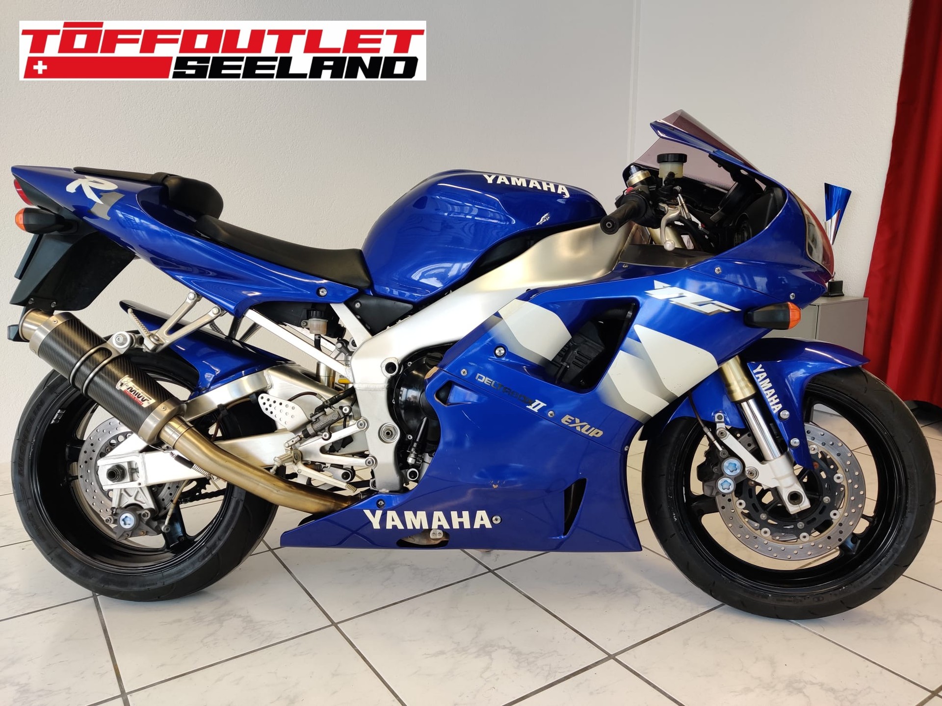 YAMAHA YZF-R1