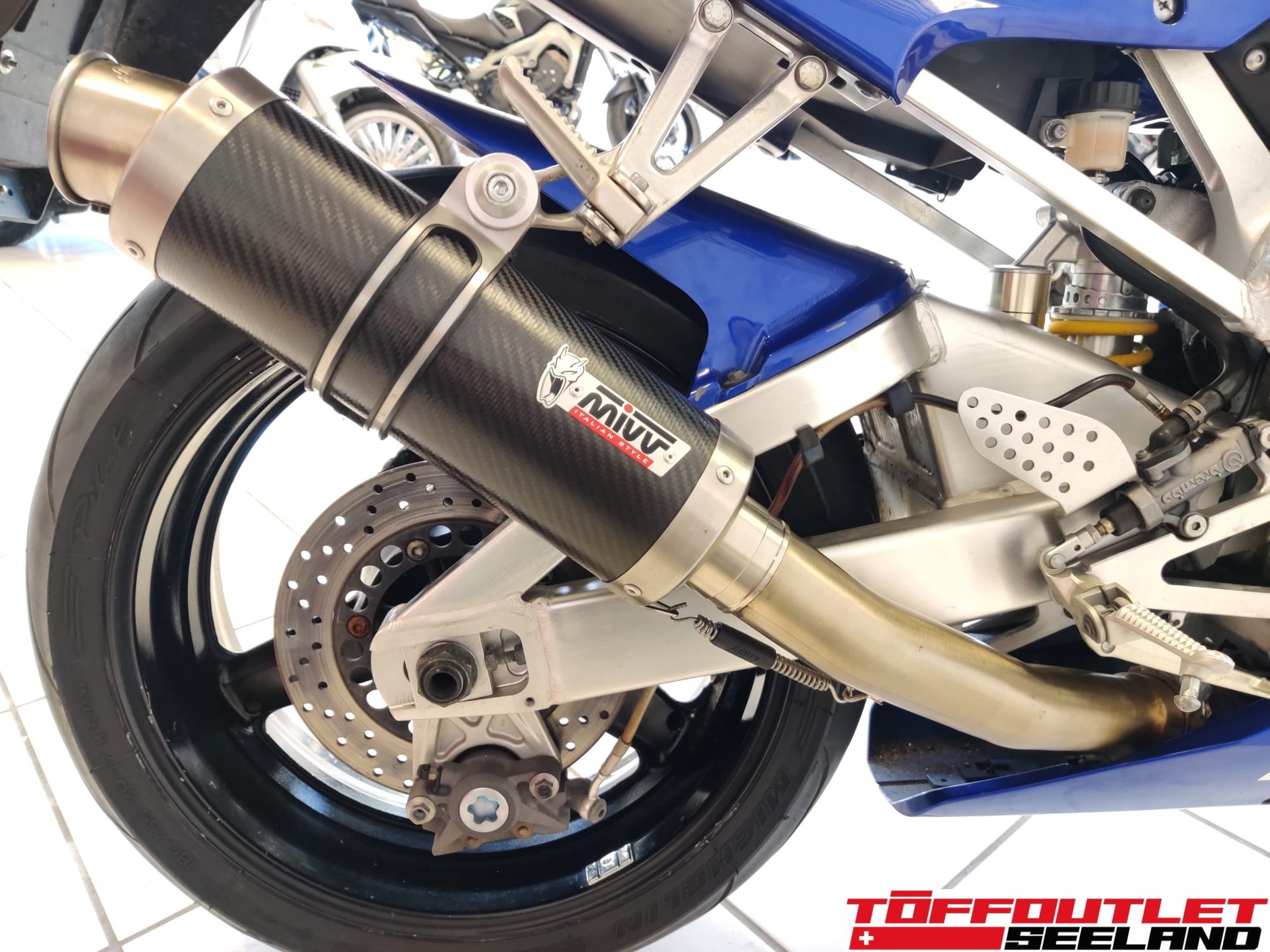 YAMAHA YZF-R1-showroom-element-2