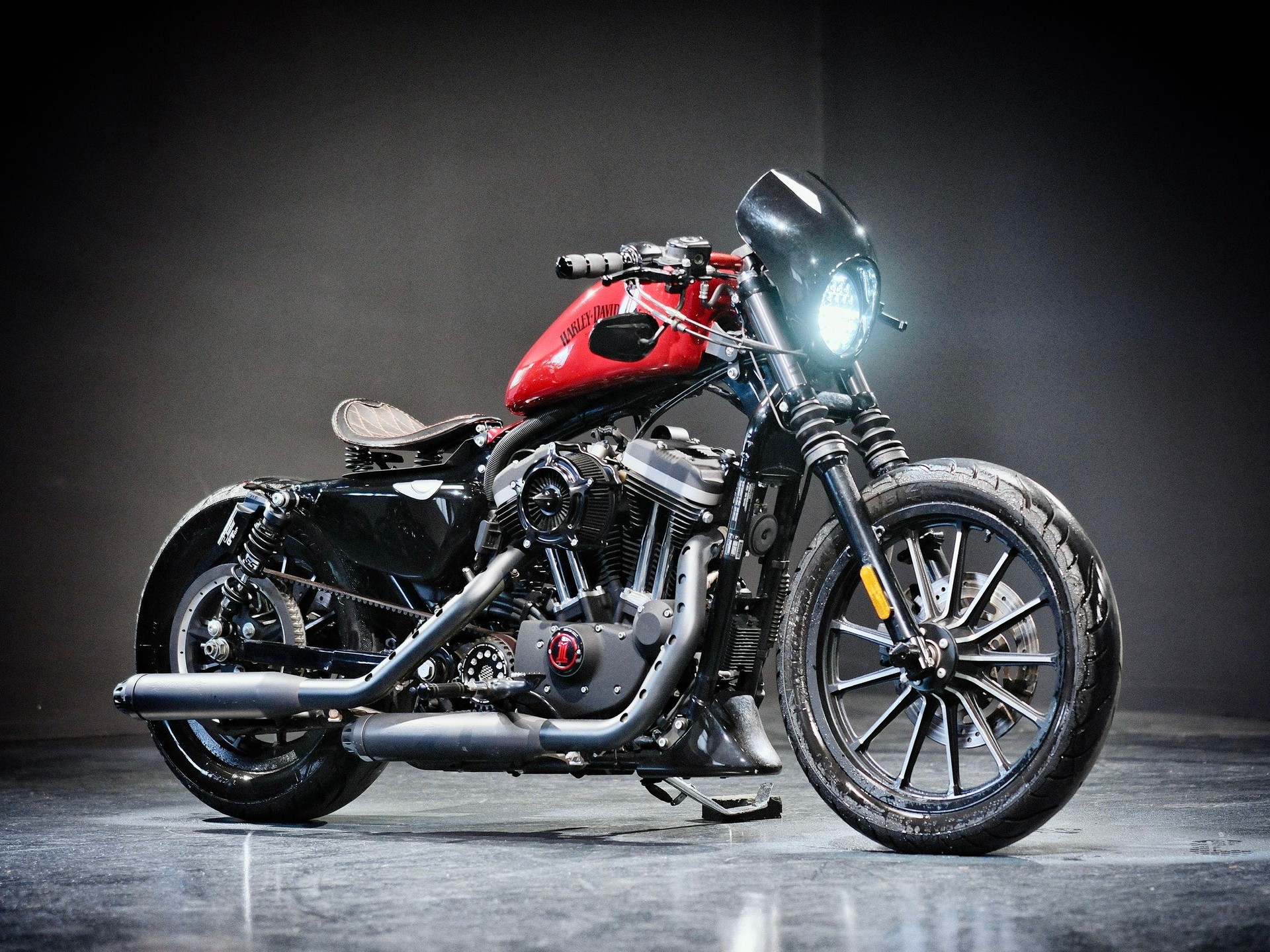 HARLEY-DAVIDSON XL 883 N Sportster Iron