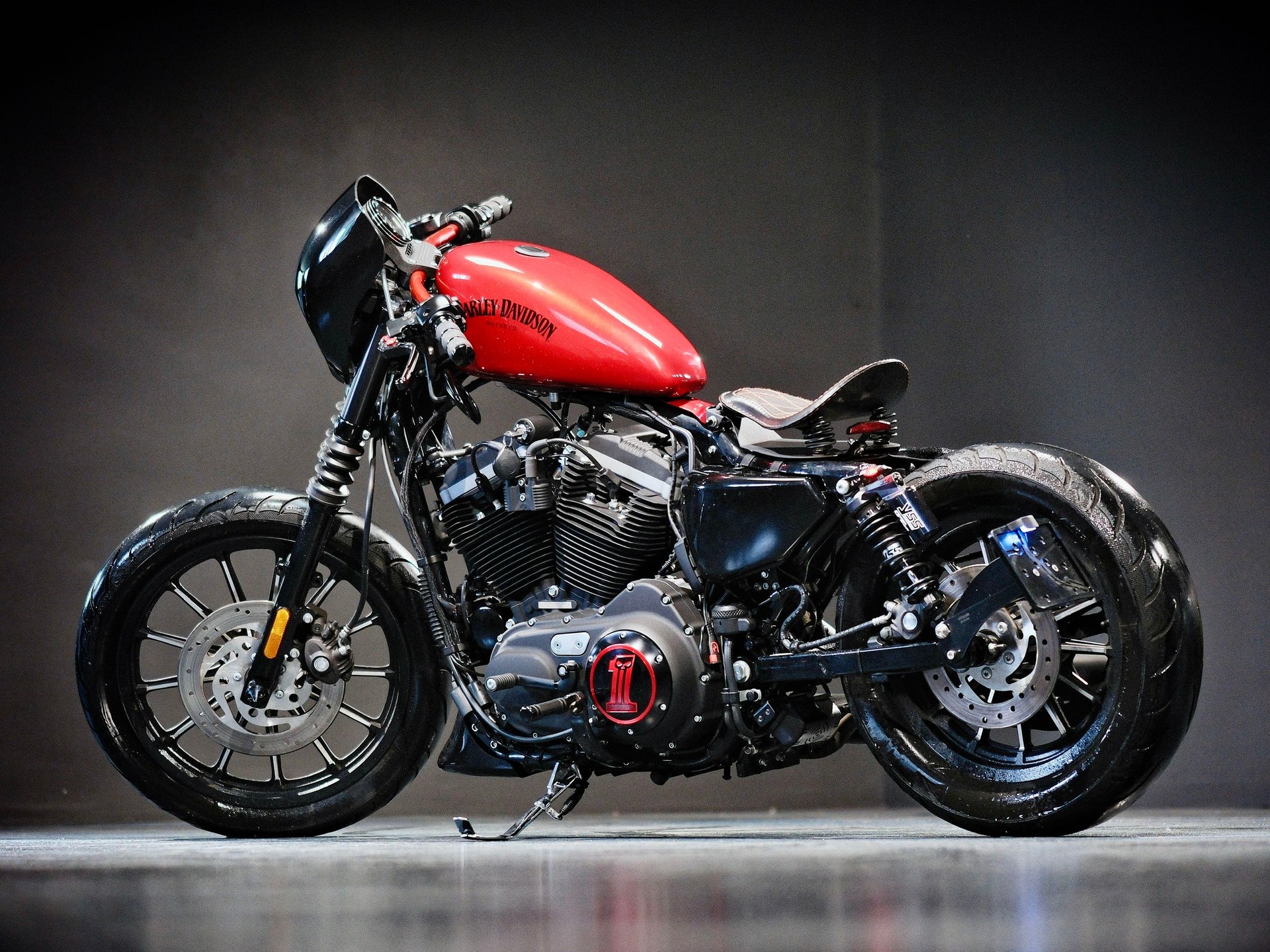 HARLEY-DAVIDSON XL 883 N Sportster Iron-showroom-element-3