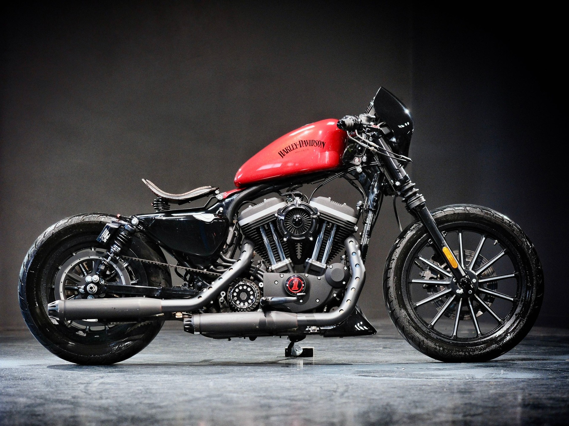 HARLEY-DAVIDSON XL 883 N Sportster Iron-showroom-element-1