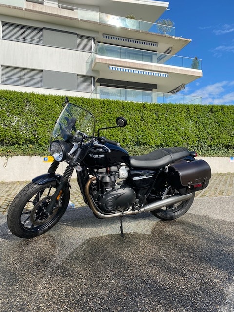 TRIUMPH Street Twin