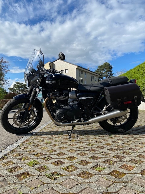 TRIUMPH Street Twin-image-3