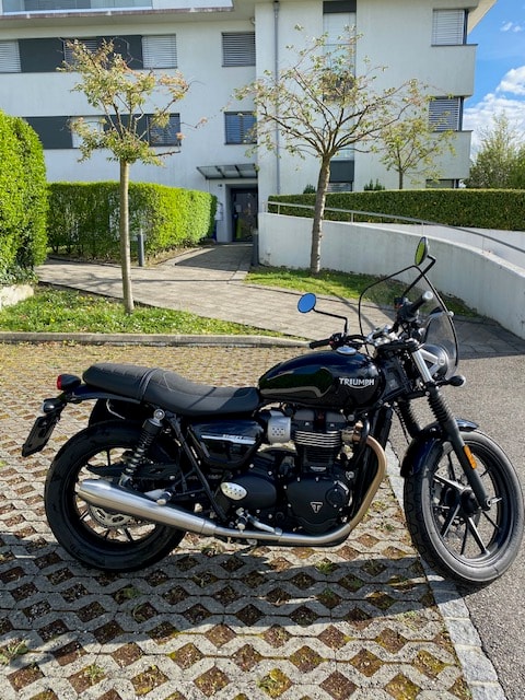 TRIUMPH Street Twin-image-4