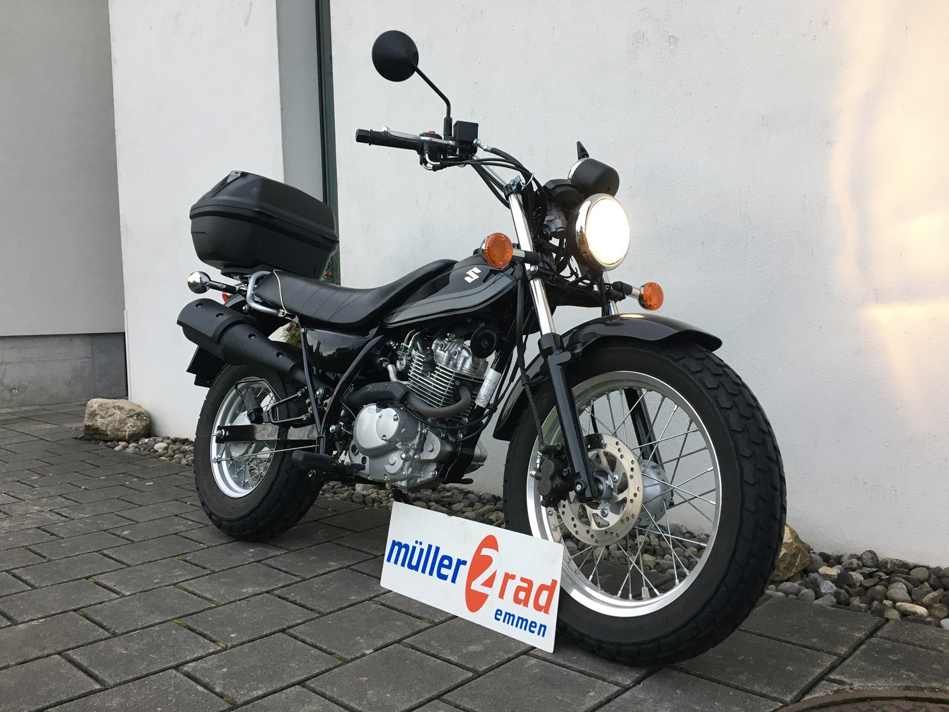SUZUKI RV 125 VanVan-showroom-element-1