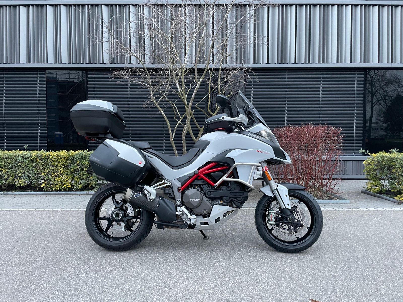 DUCATI Multistrada 1200 S-showroom-element-1