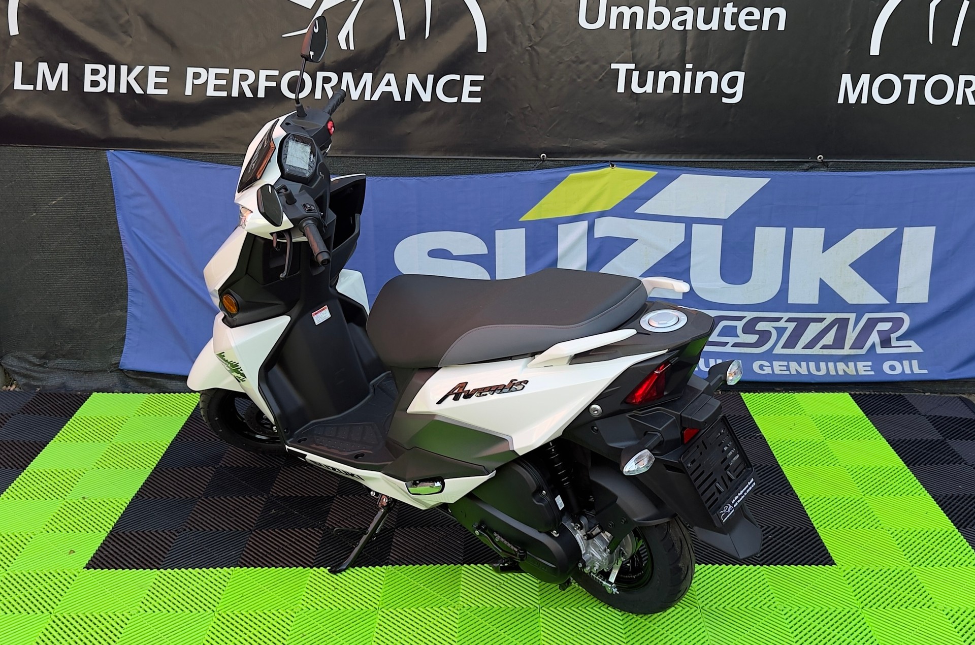 SUZUKI AVENIS 125-showroom-element-3