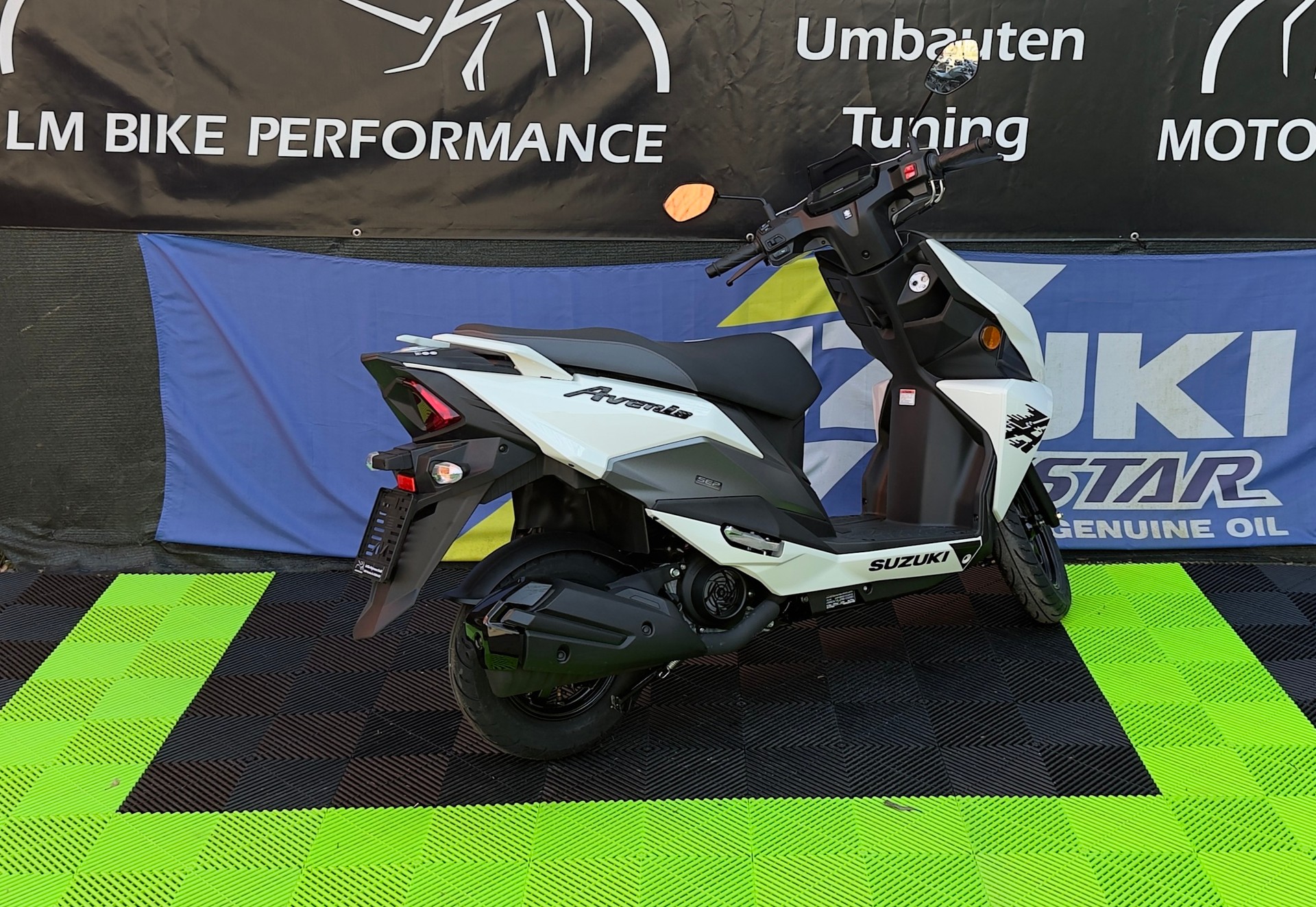 SUZUKI AVENIS 125-showroom-element-2