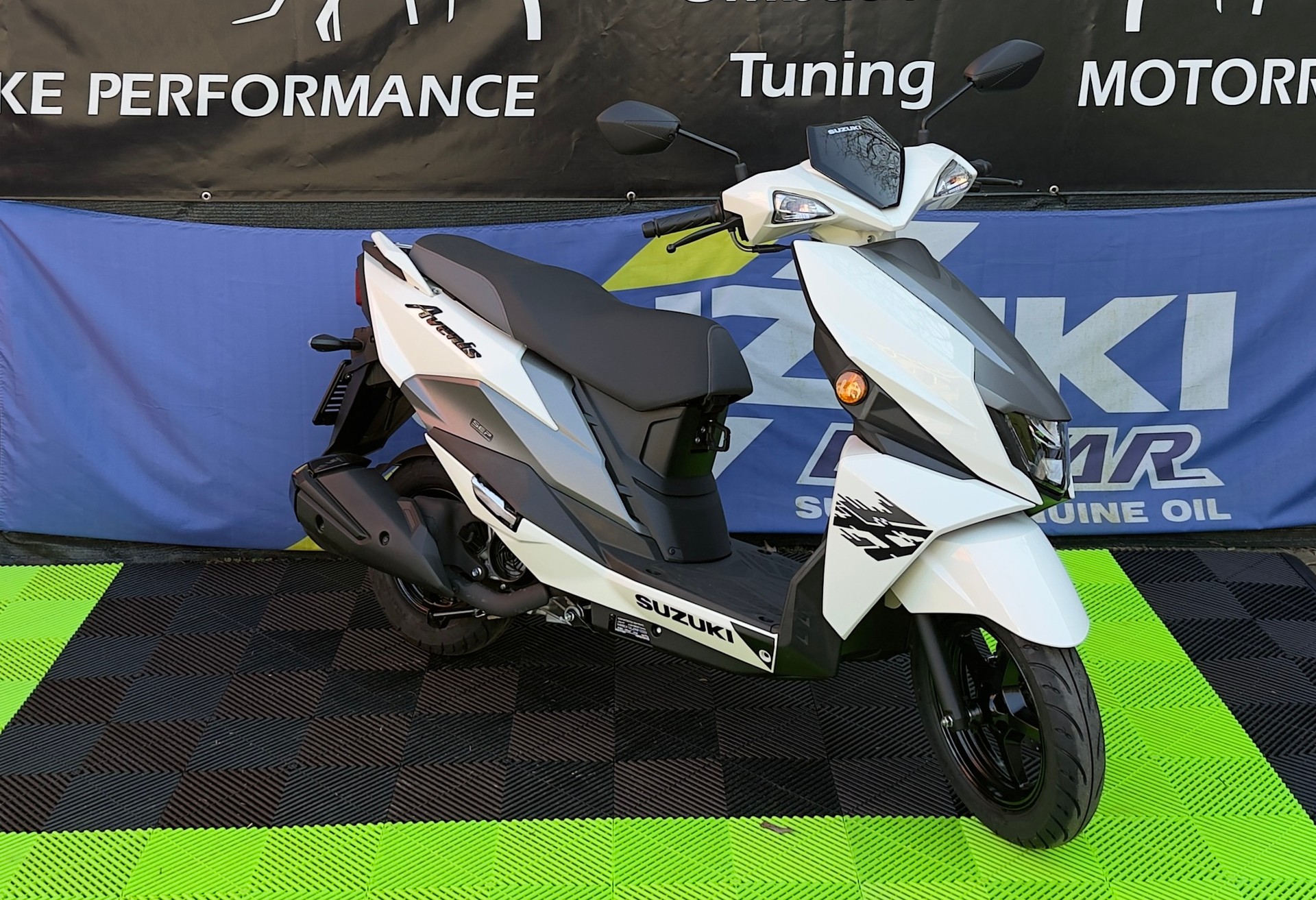 SUZUKI AVENIS 125-showroom-element-1