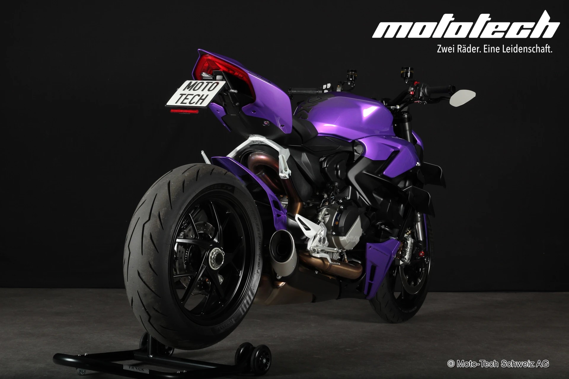 DUCATI Streetfighter V2-image-2