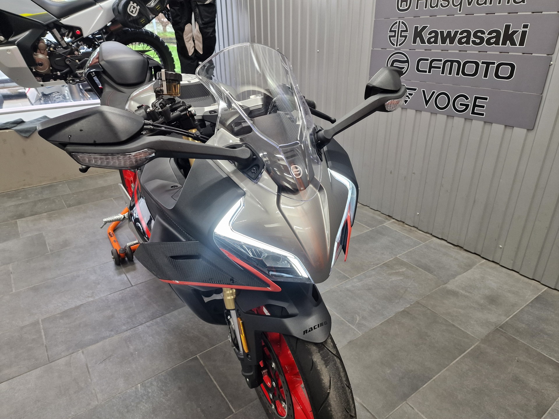 CF MOTO 450SR S-showroom-element-1