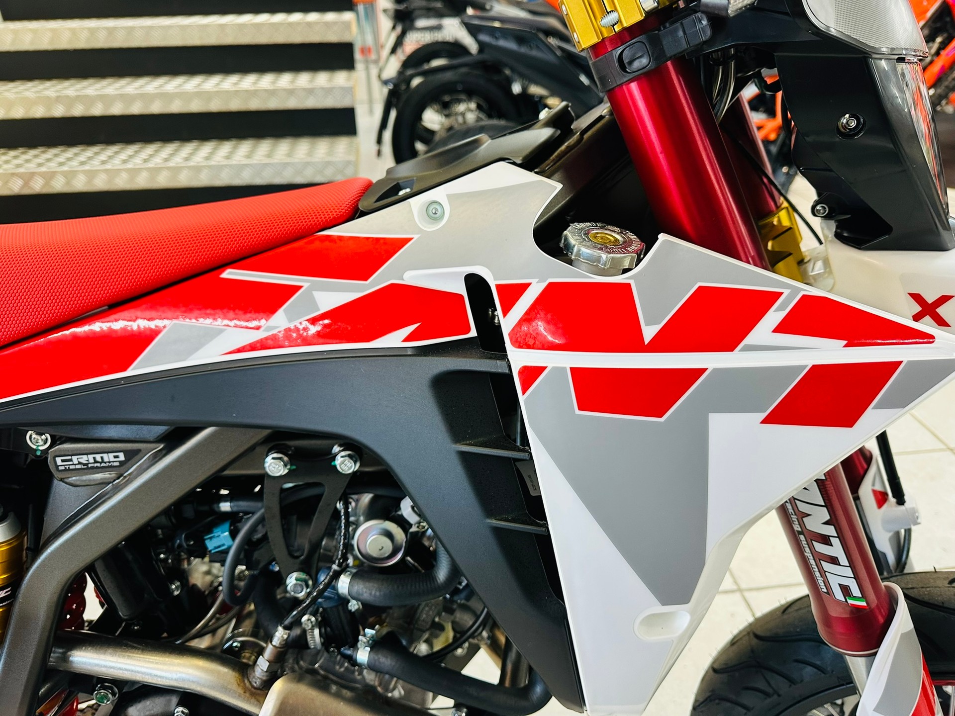 FANTIC XMF 125 Motard Competition-showroom-element-2