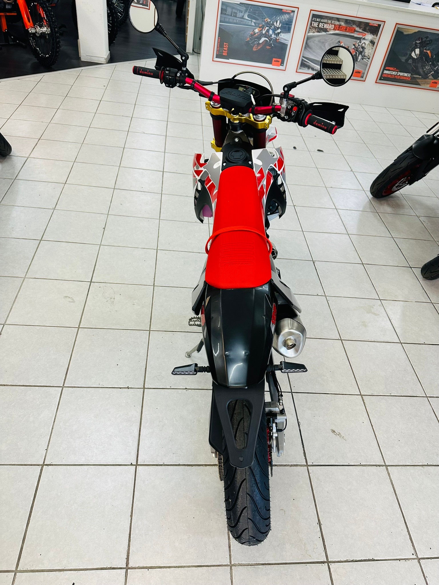 FANTIC XMF 125 Motard Competition-image-4