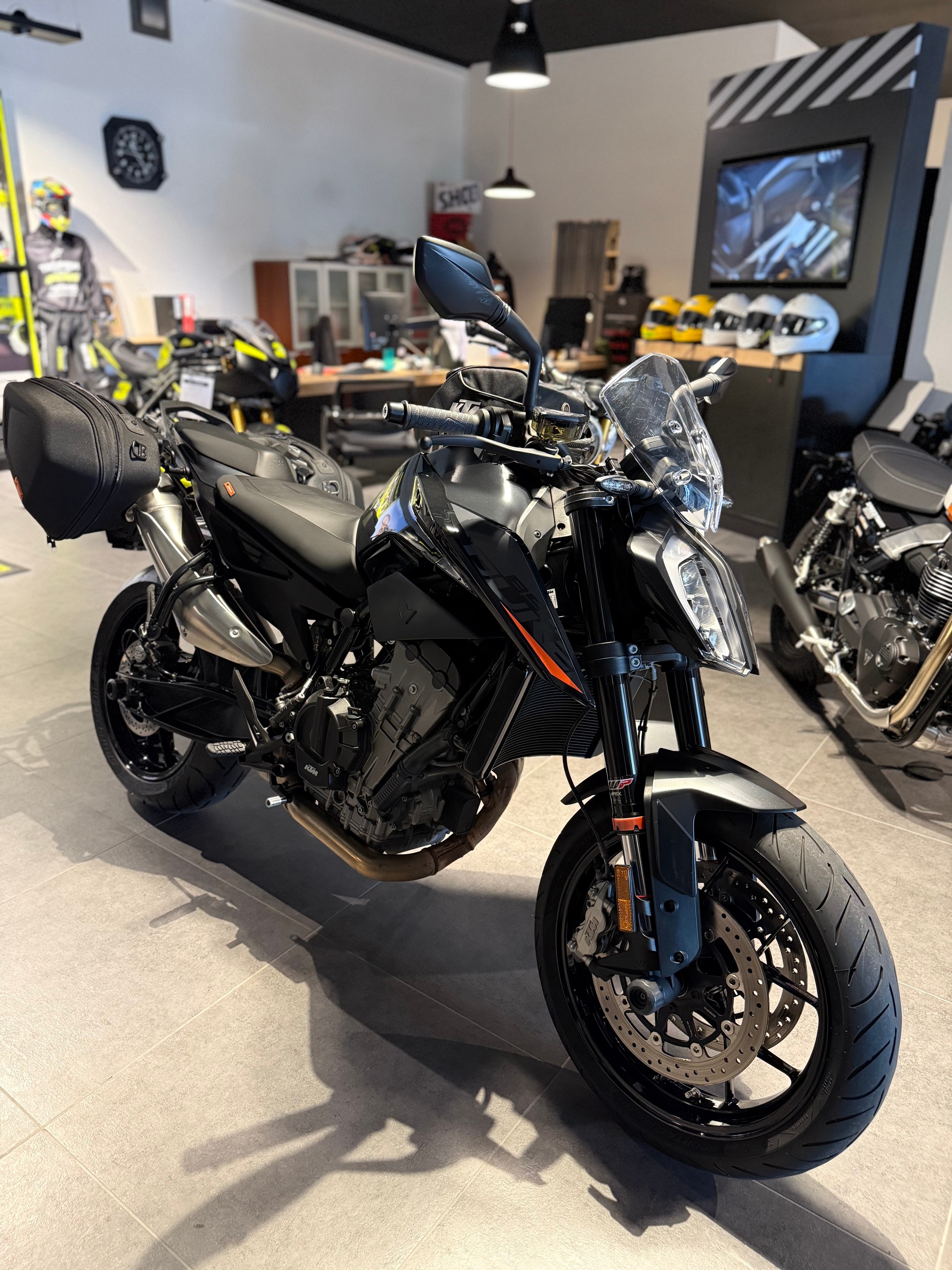 KTM 890 Duke