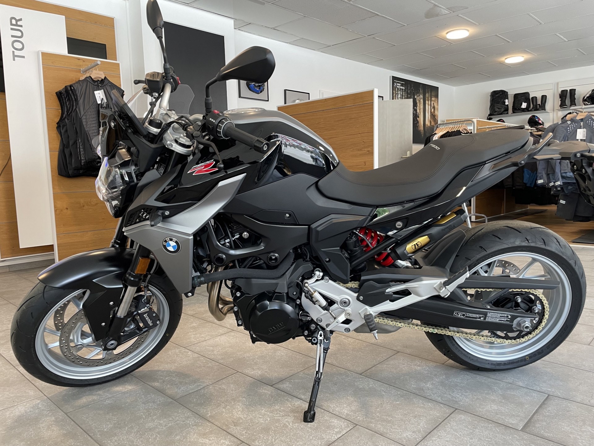 BMW F 900 R Triple Black
