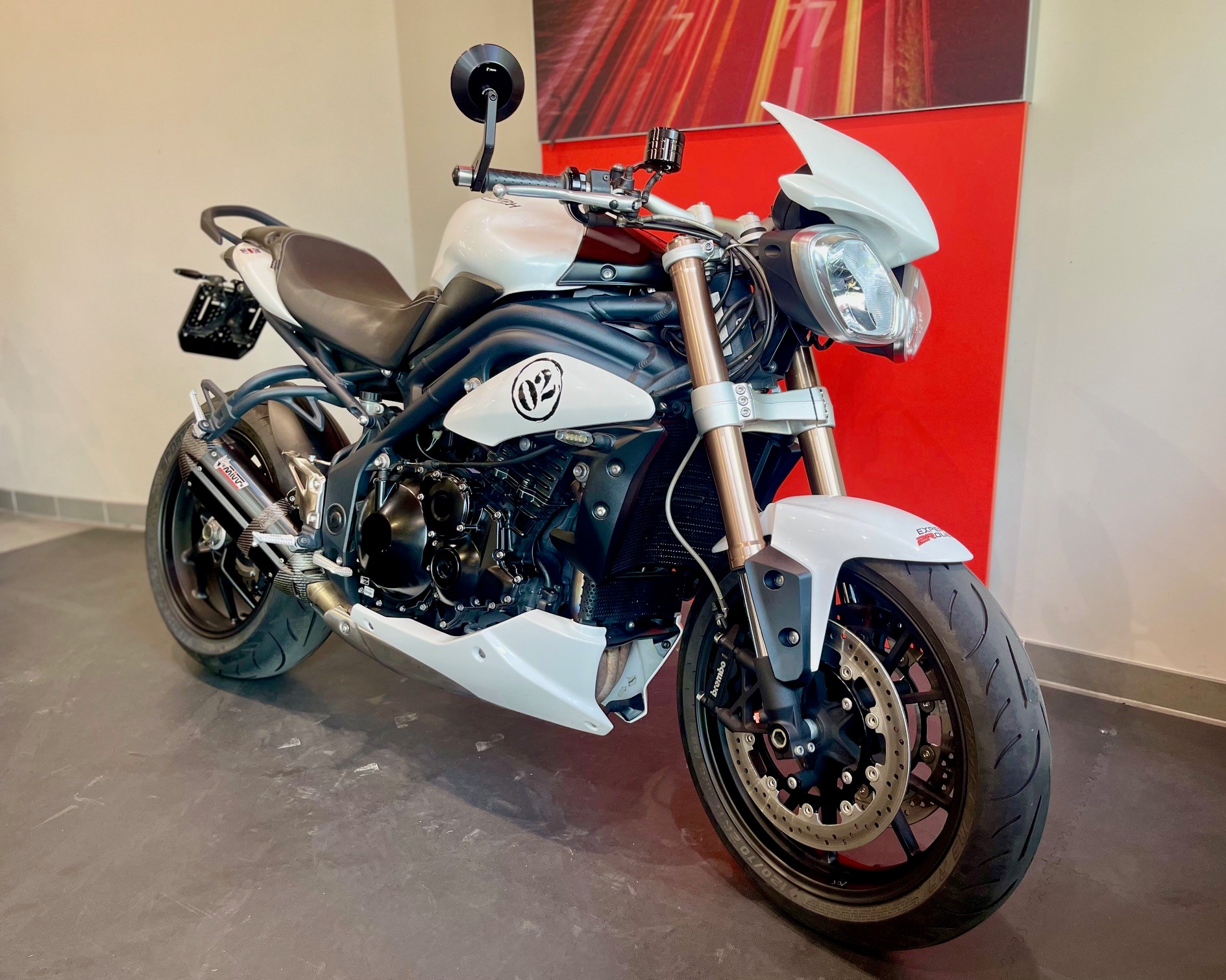 TRIUMPH Speed Triple 1050 ABS-showroom-element-2