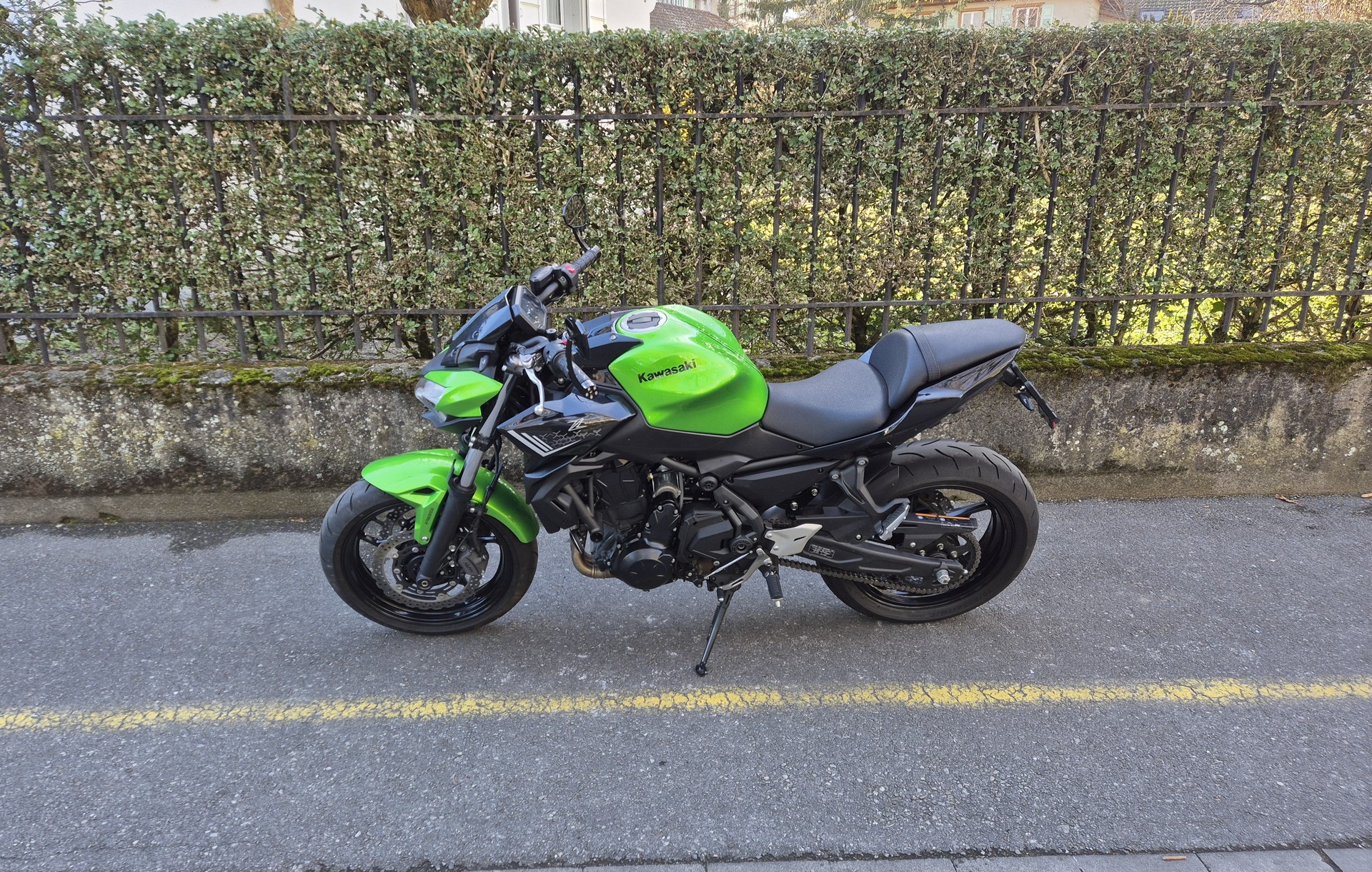 KAWASAKI Z 650 (35kW)-showroom-element-3