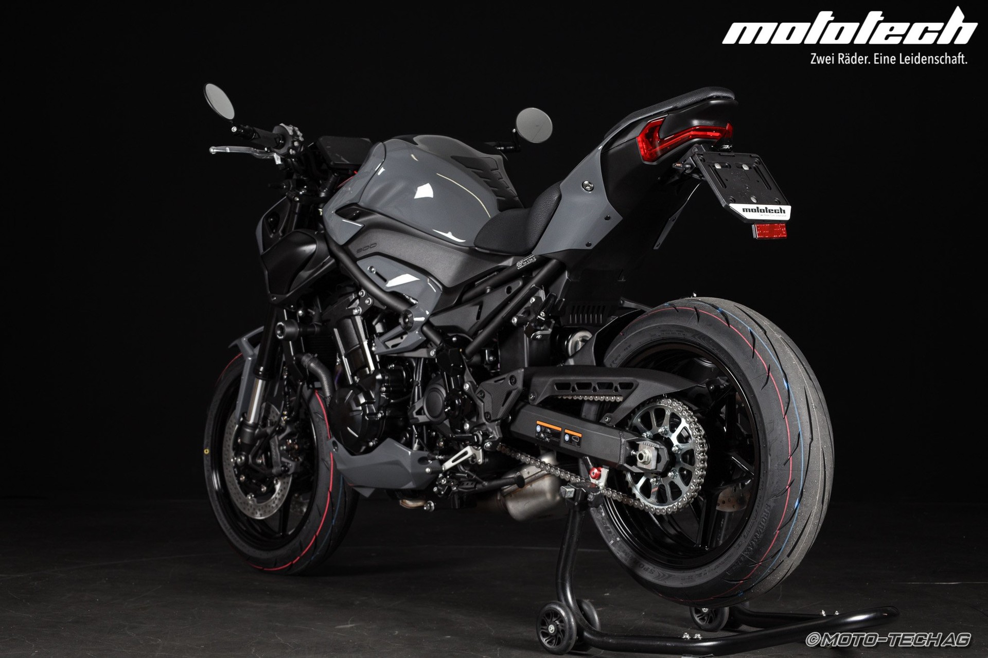 KAWASAKI Z 900 MY25 (35kW) STAGE 1 SHARK Stonehenge Grey-showroom-element-3