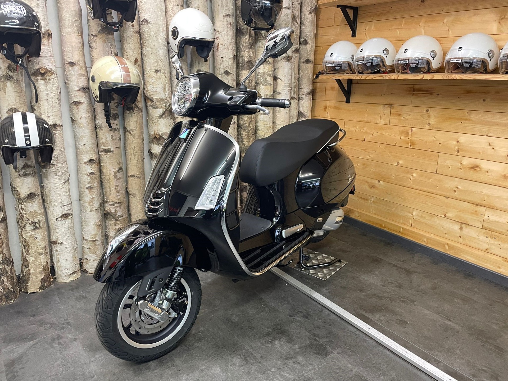 PIAGGIO Vespa GTS 125 Super RST E5+-showroom-element-1