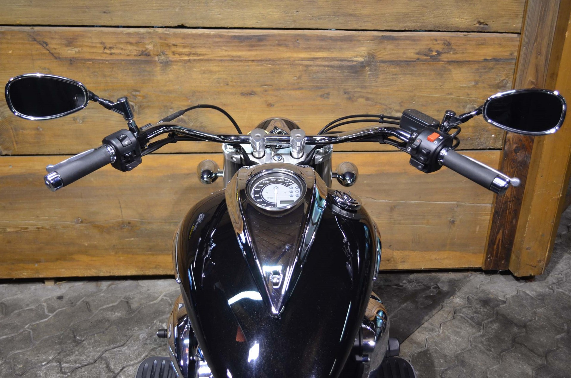 YAMAHA XVS 950 A Midnight Star-showroom-element-2