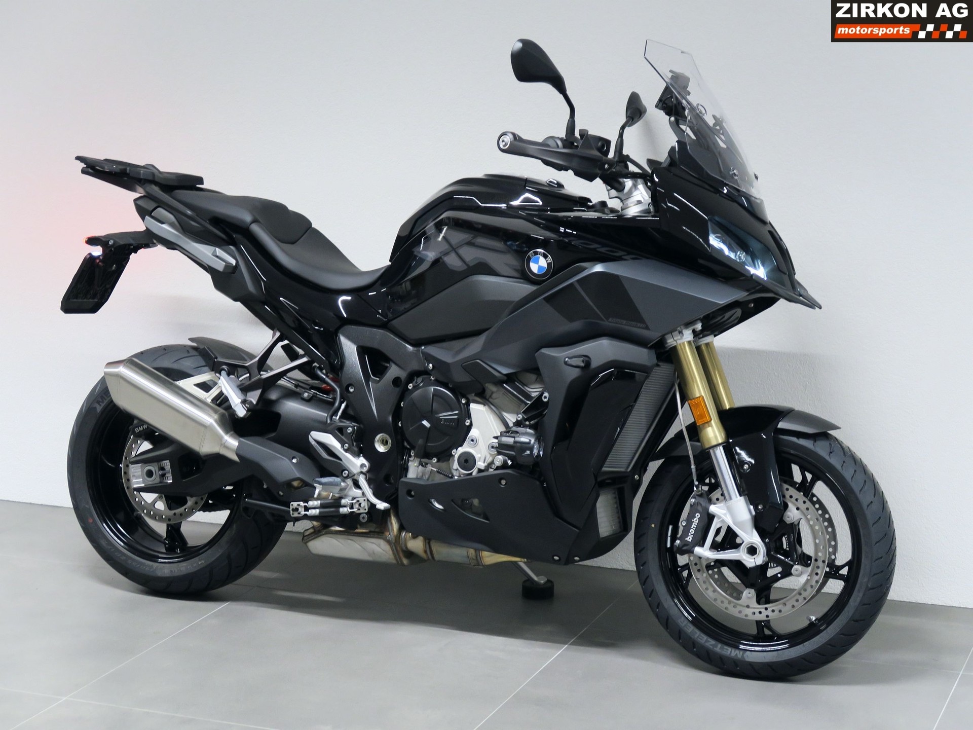 BMW S 1000 XR ABS Triple Black-showroom-element-1
