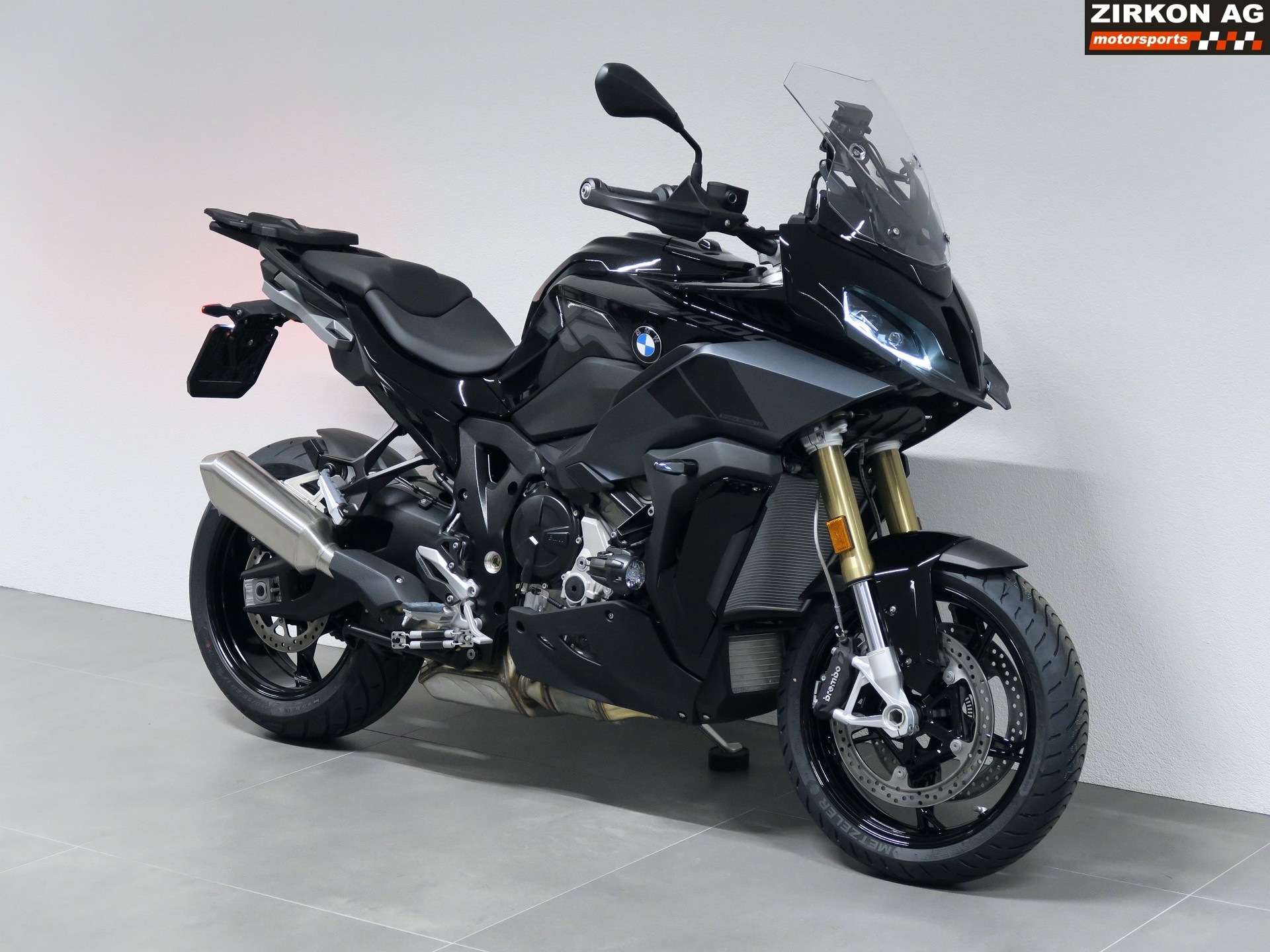 BMW S 1000 XR ABS Triple Black-showroom-element-2