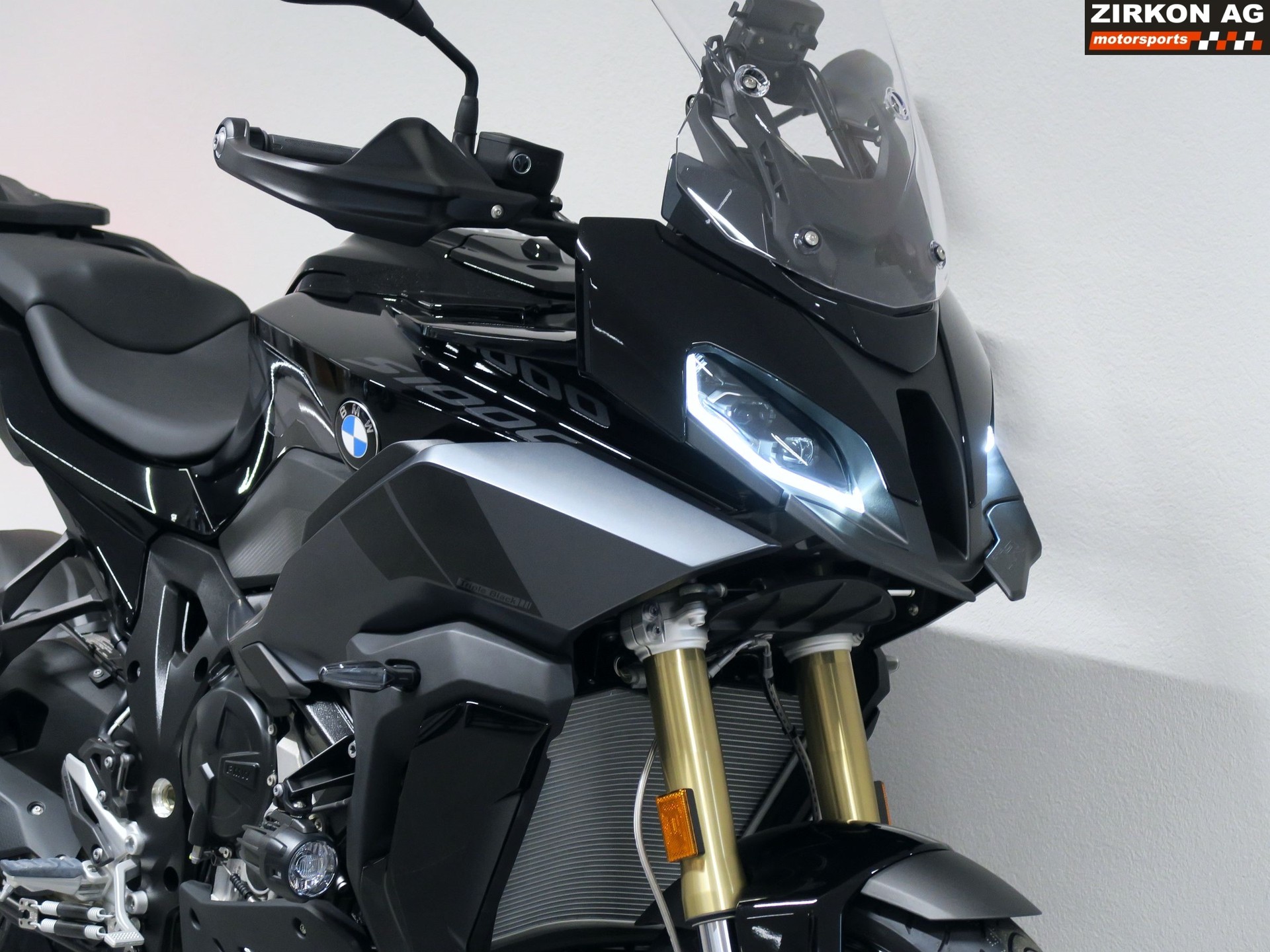 BMW S 1000 XR ABS Triple Black-showroom-element-3