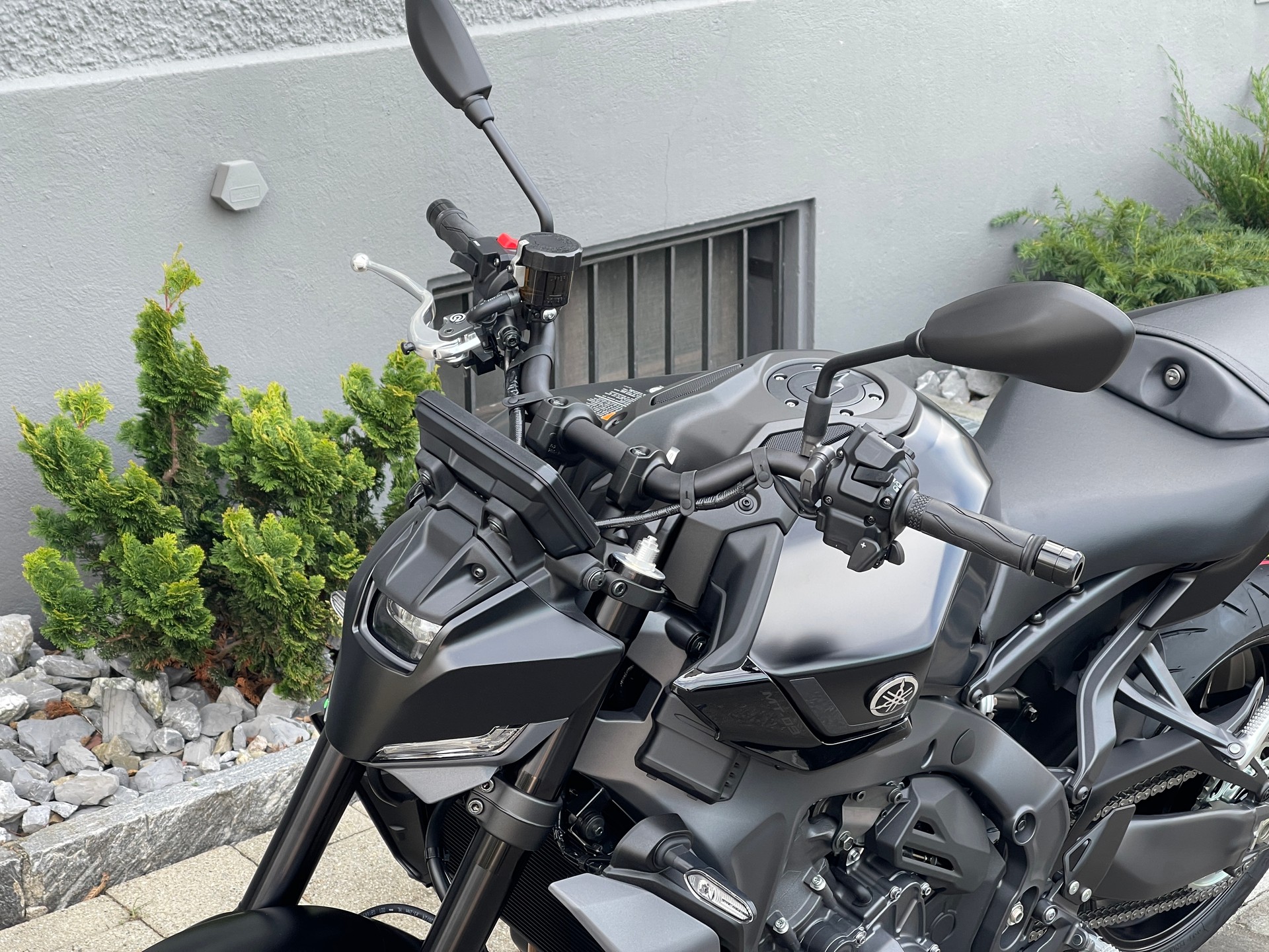 YAMAHA MT-09 Y-AMT-showroom-element-1