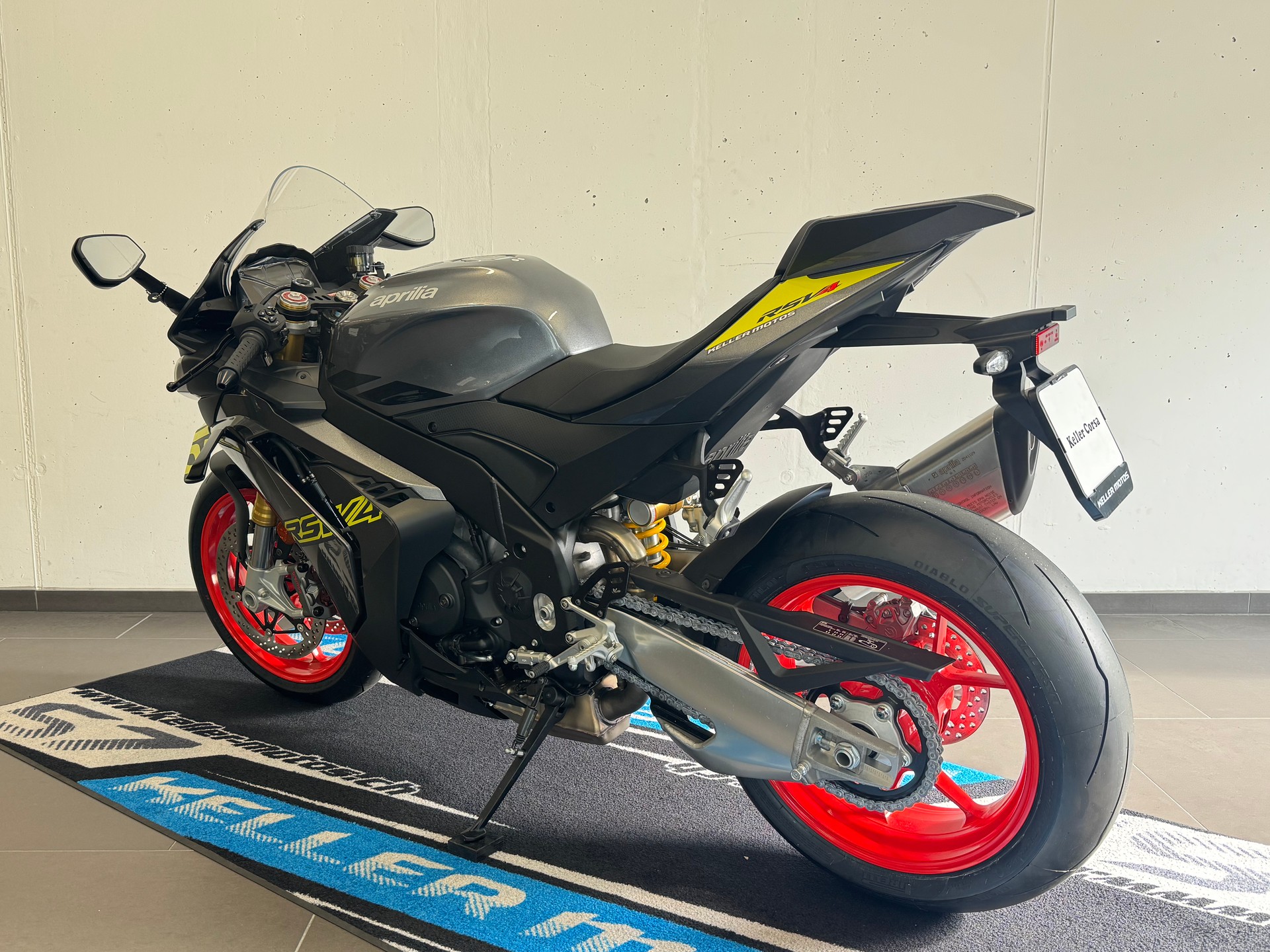 APRILIA RSV4 1100-showroom-element-3