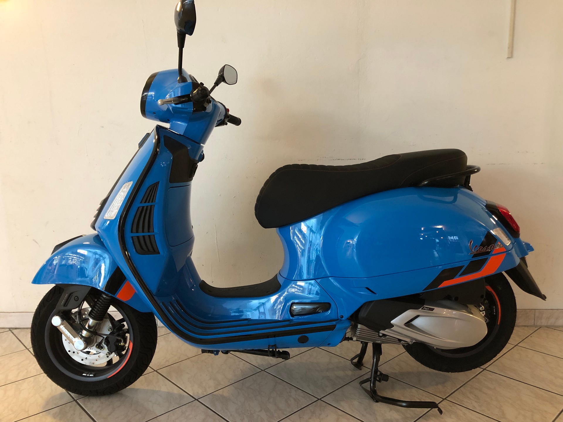 PIAGGIO Vespa GTS 300 Super Sport ABS-image-1