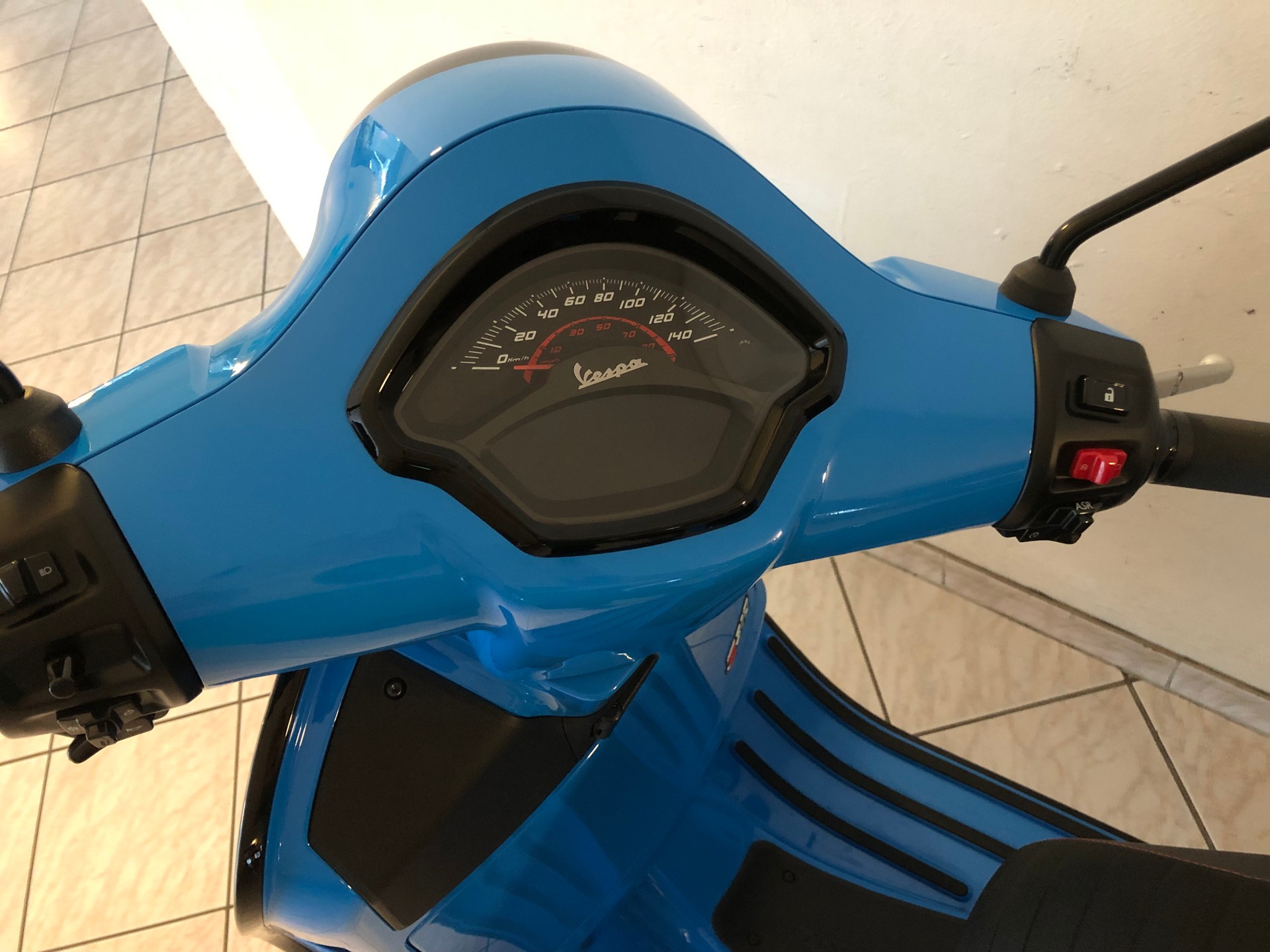 PIAGGIO Vespa GTS 300 Super Sport ABS-image-6