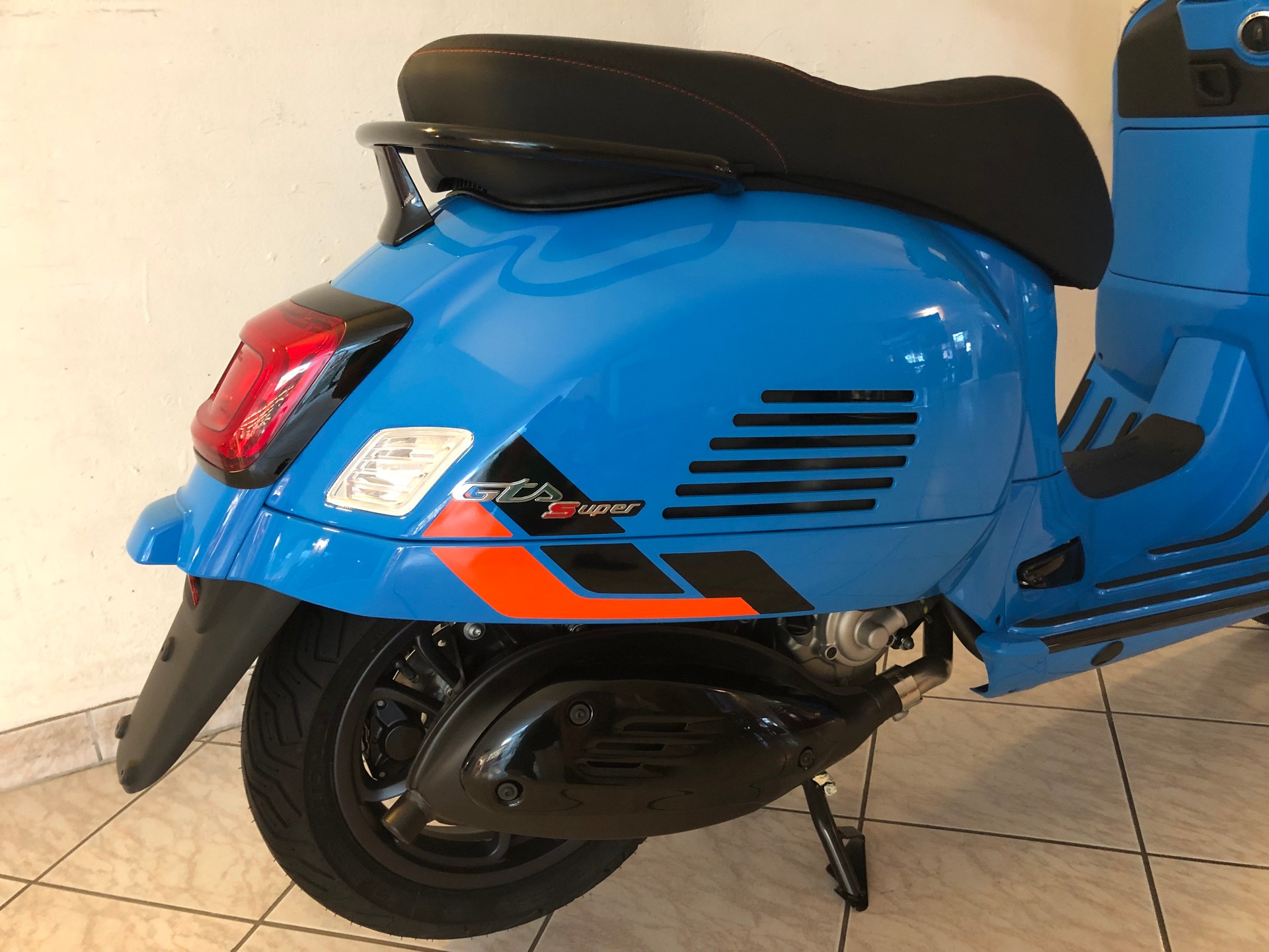 PIAGGIO Vespa GTS 300 Super Sport ABS-image-9