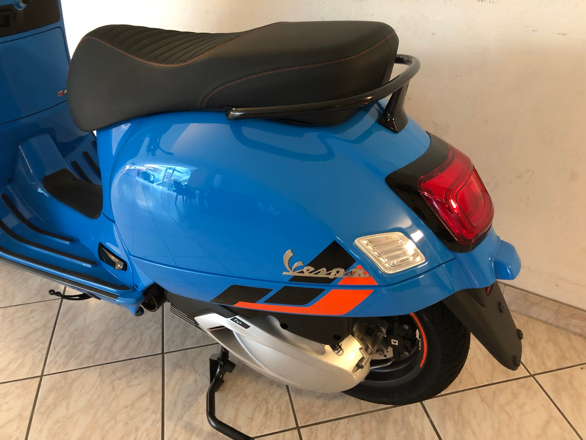 PIAGGIO Vespa GTS 300 Super Sport ABS-image-3