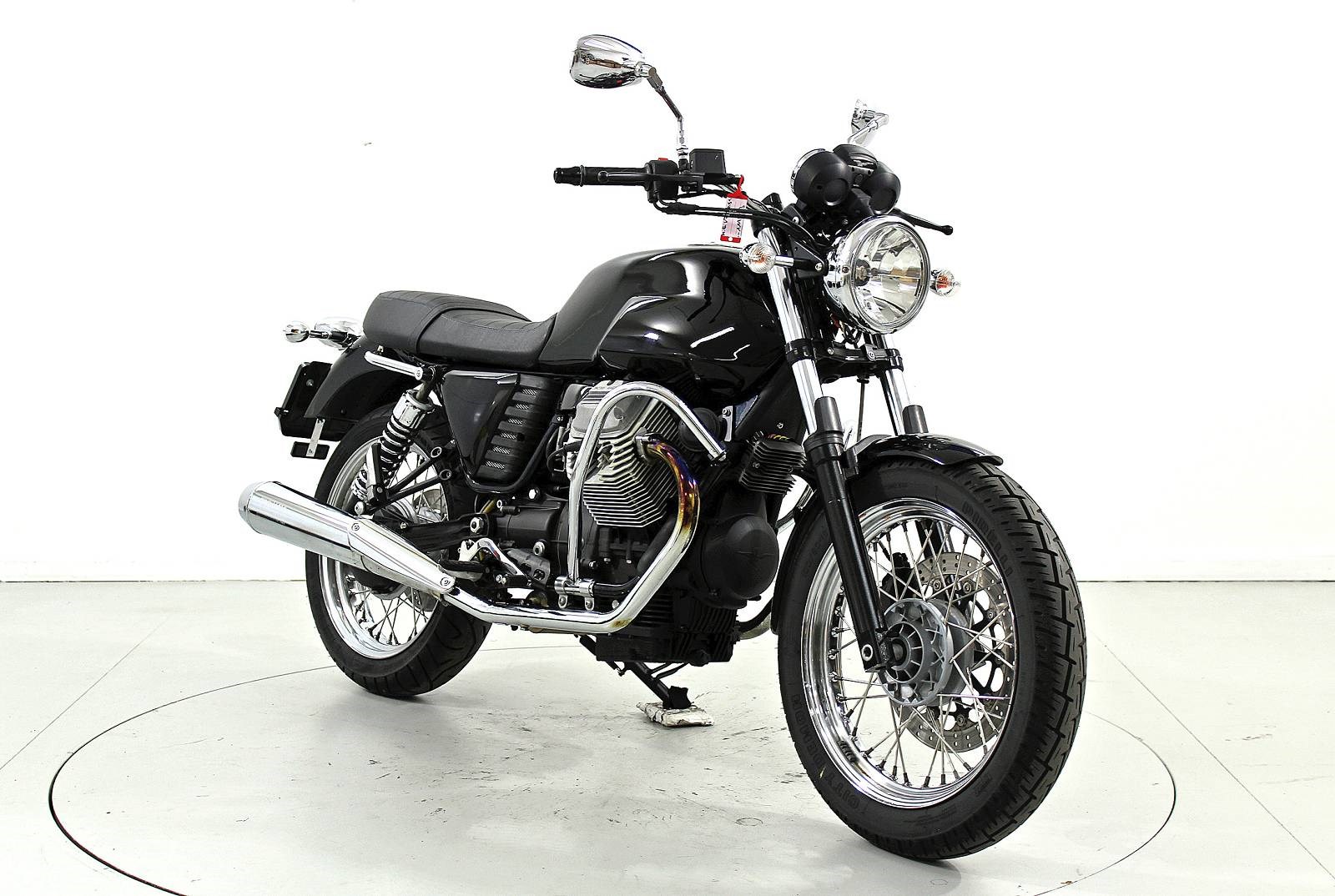 MOTO GUZZI V7 750 Classic-showroom-element-1