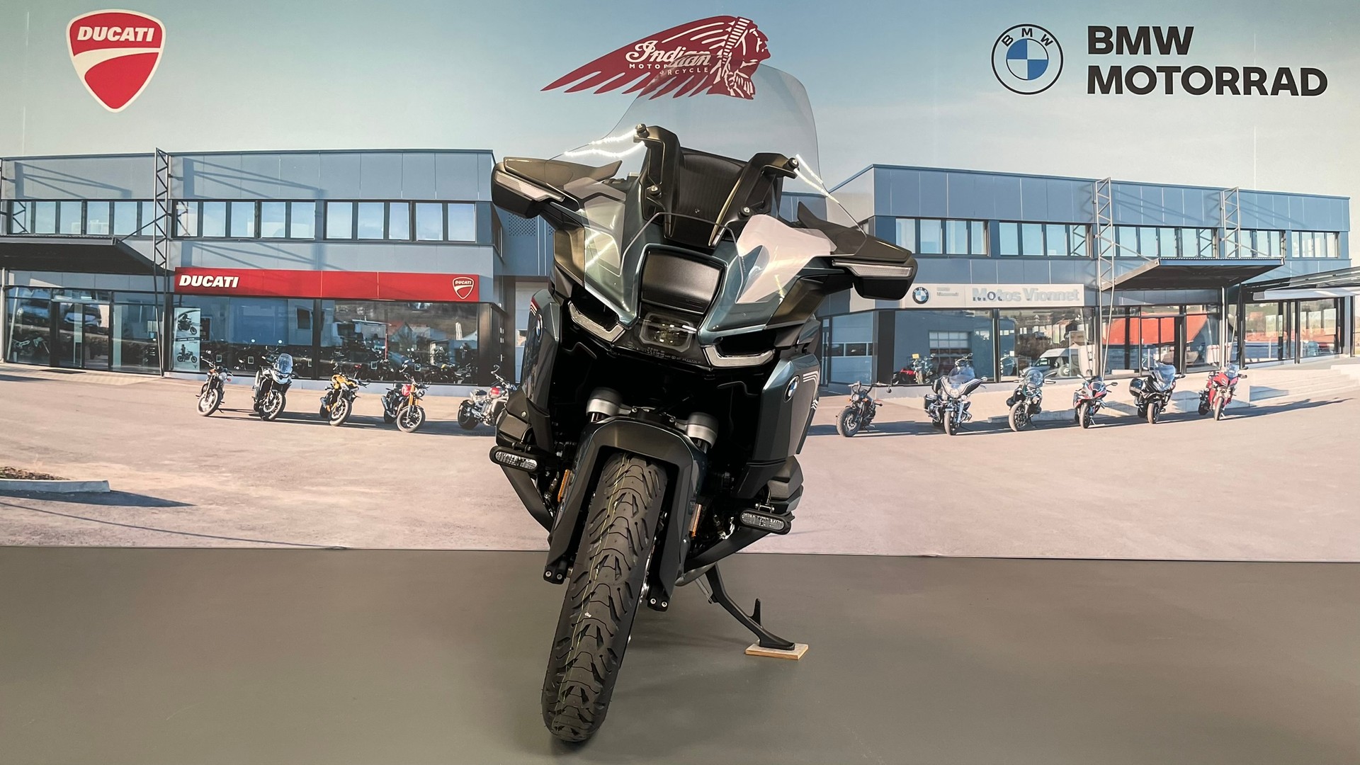 BMW 1300 RT-showroom-element-1