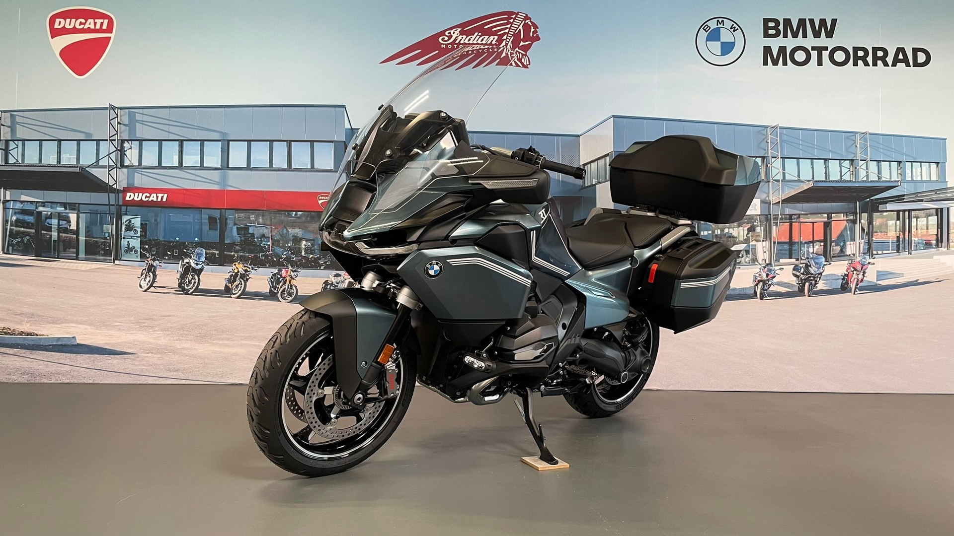 BMW 1300 RT-showroom-element-2